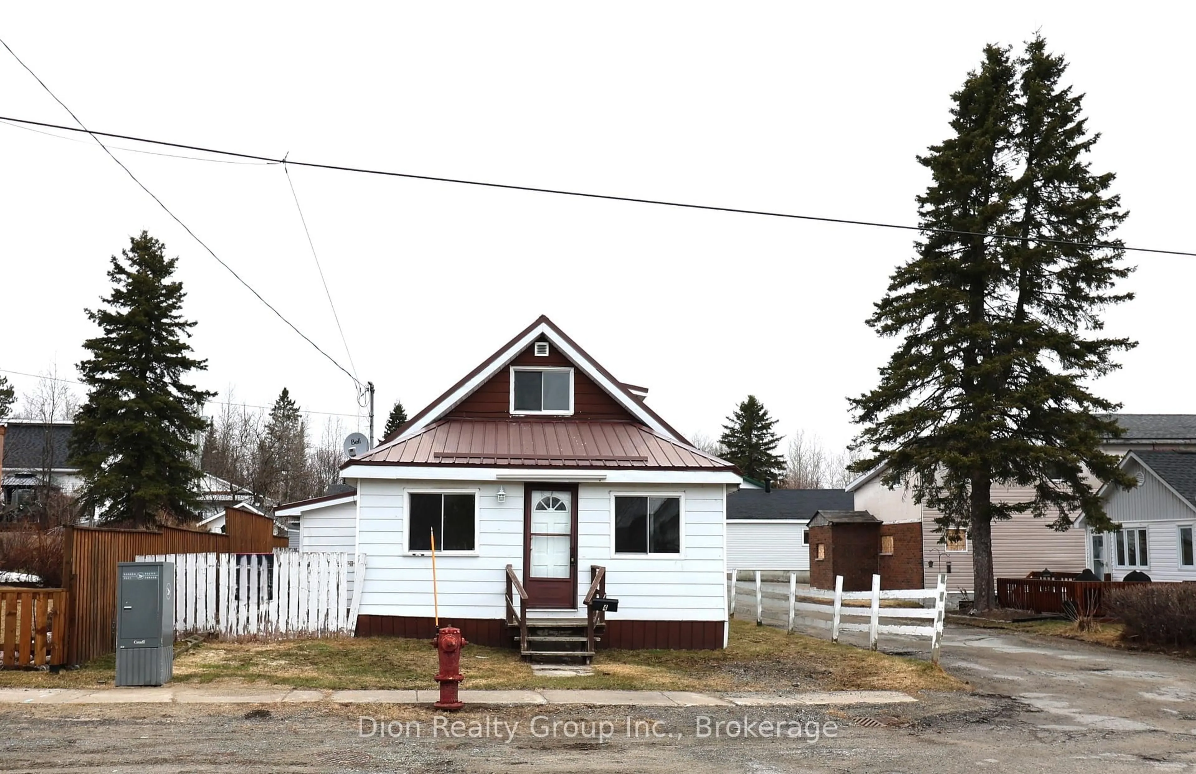 A pic from outside/outdoor area/front of a property/back of a property/a pic from drone, street for 4 Federal St, Kirkland Lake Ontario P2N 1E5