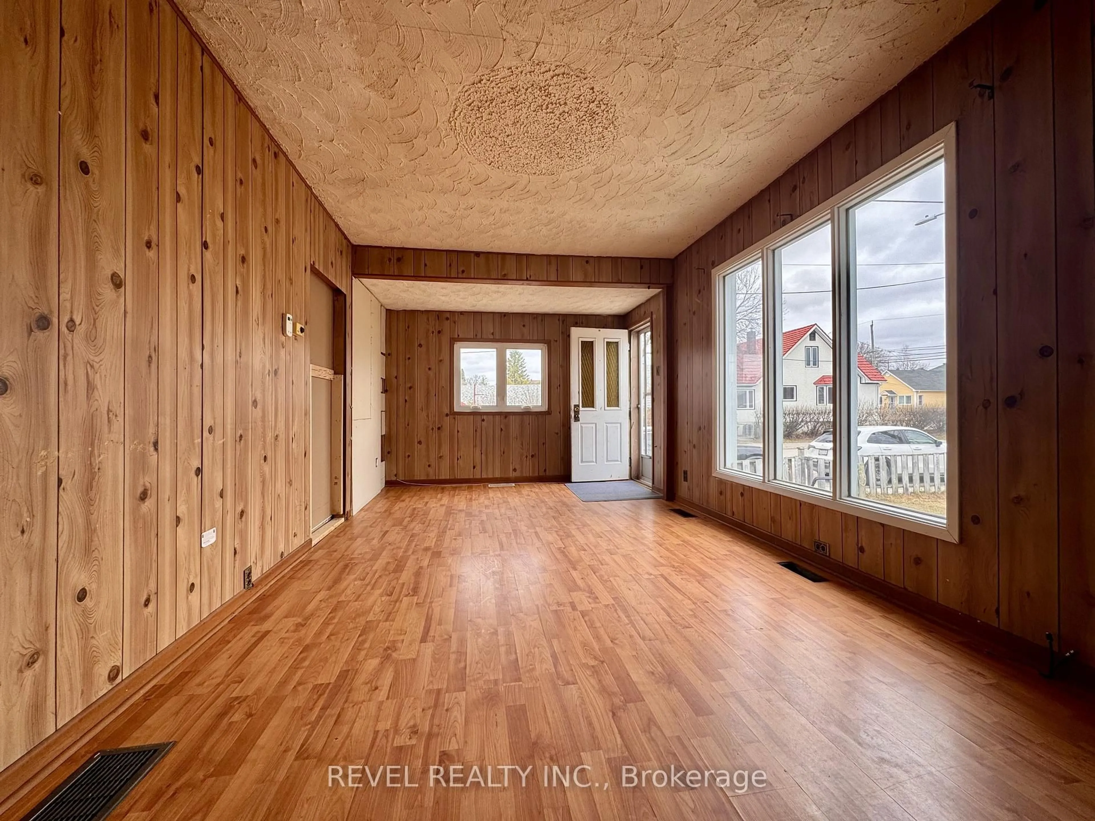 A pic of a room for 141 Dale Ave, Timmins Ontario P4N 1M2