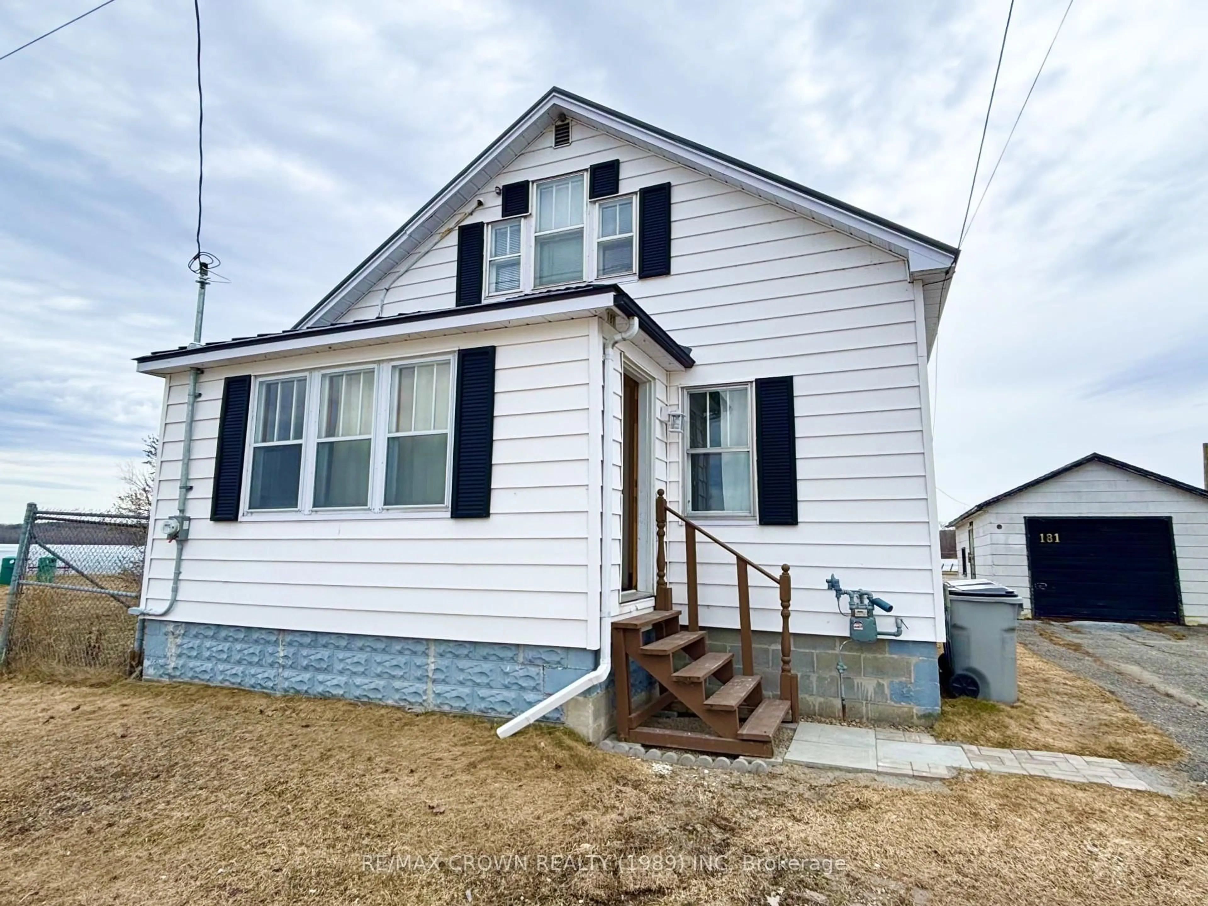 Home with vinyl exterior material, building for 181 Shamrock Avenue (south Ave, Timmins Ontario P0N 1H0