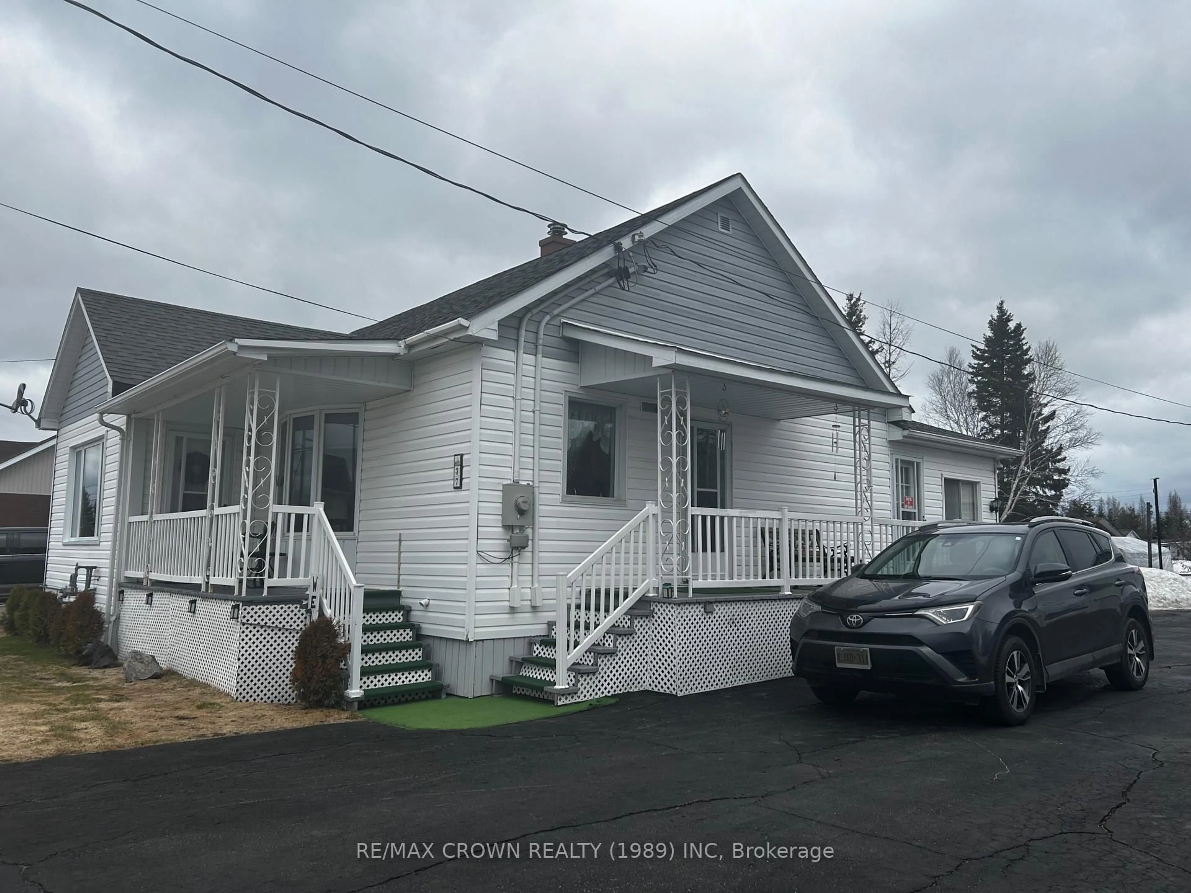Home with vinyl exterior material, unknown for 37 Leonard Moonbeam Ave, Kapuskasing Ontario P0L 1V0