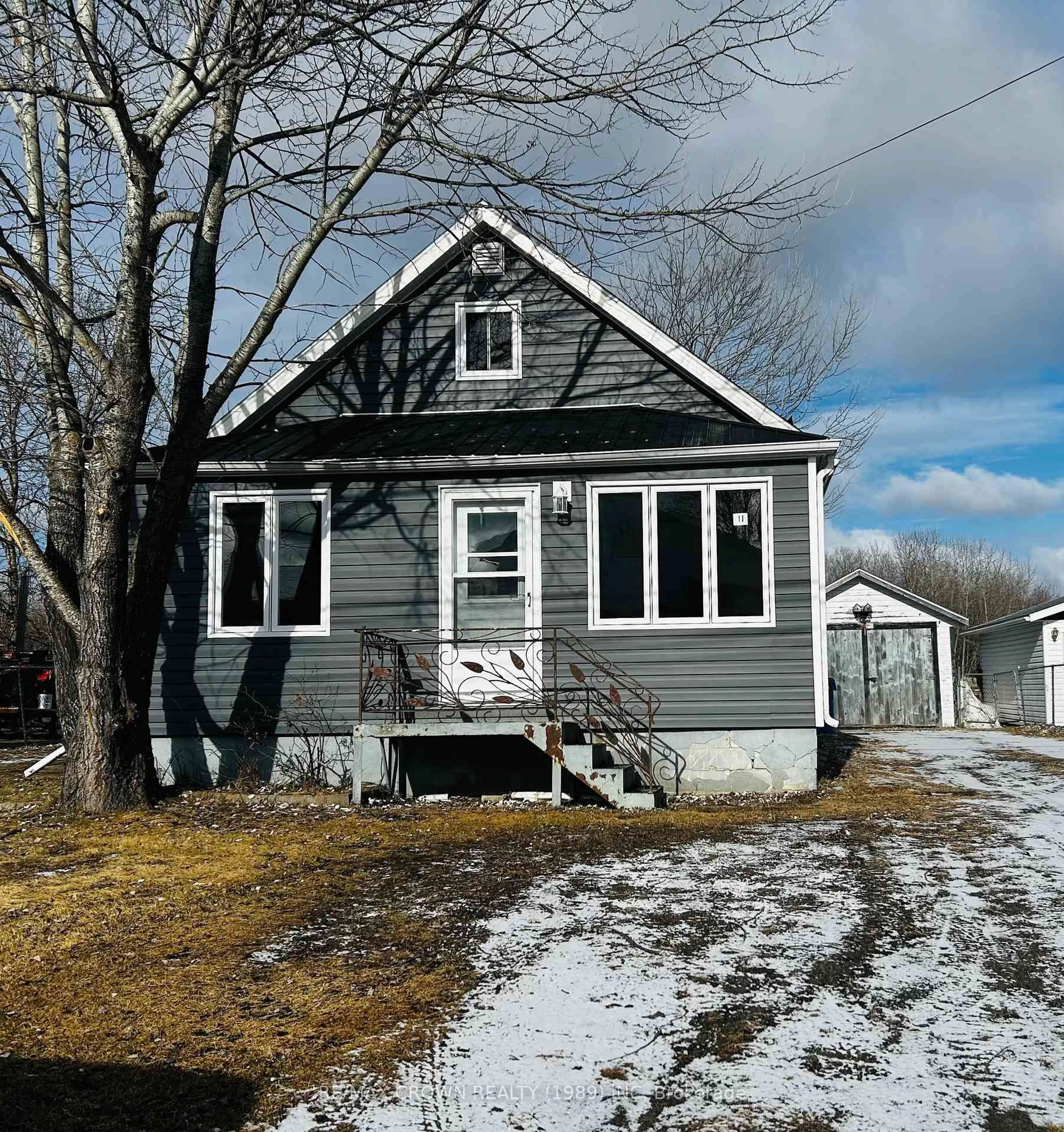 Home with vinyl exterior material, street for 11 Ontario Ave, Kapuskasing Ontario P5N 2J4