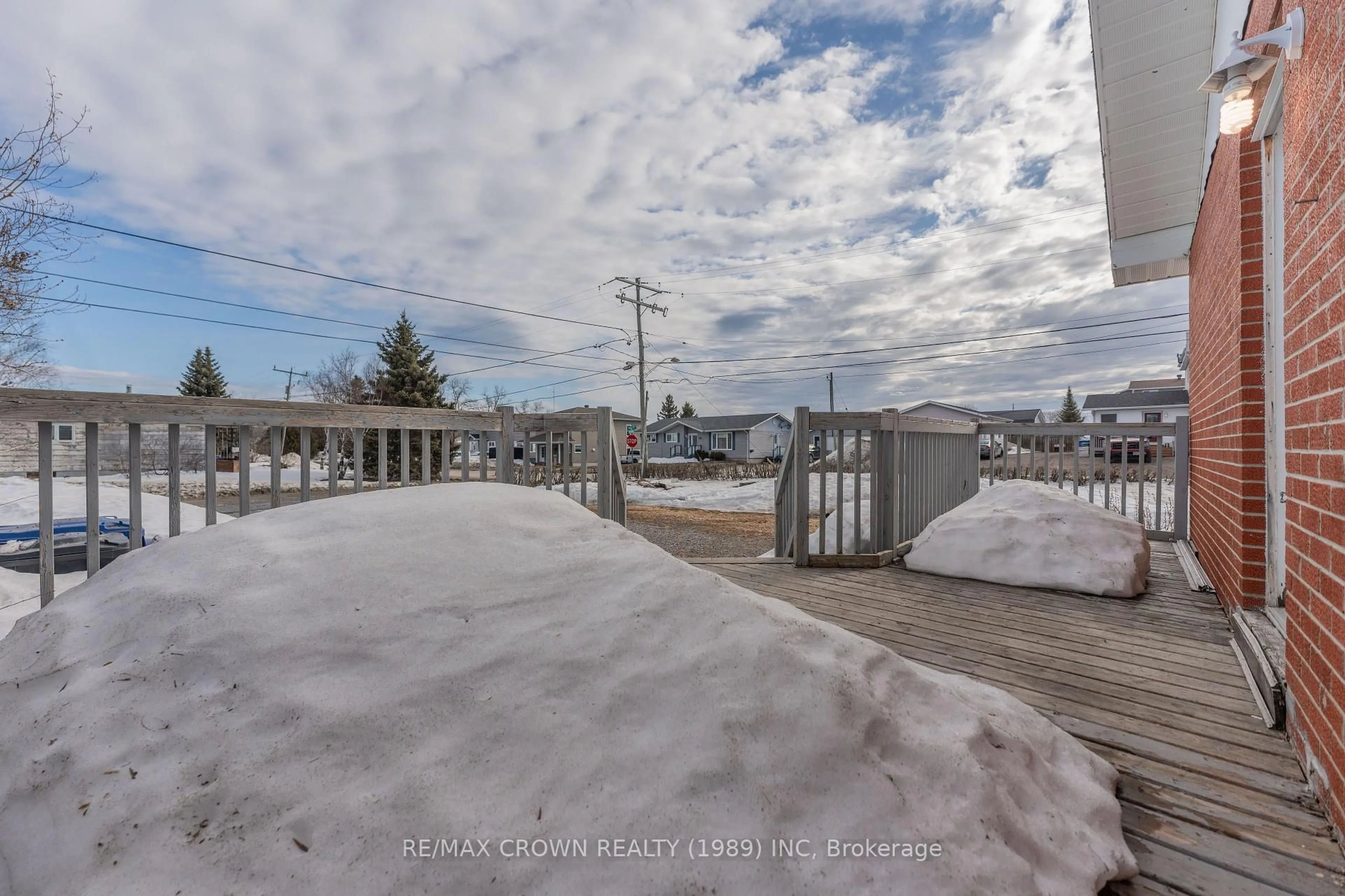 A pic from outside/outdoor area/front of a property/back of a property/a pic from drone, street for 116 Brunetville Rd, Kapuskasing Ontario P5N 2G4