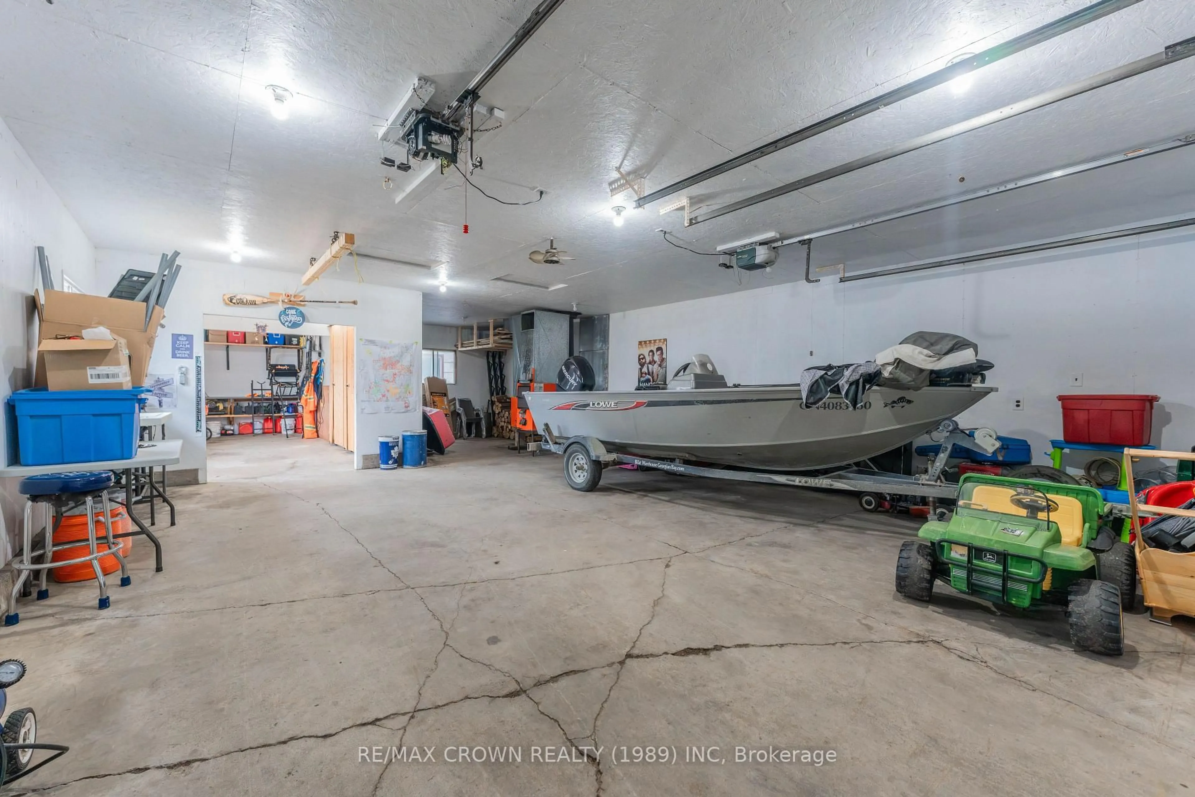 Indoor garage for 43 De L'Etang Blvd, Kapuskasing Ontario P5N 2M6