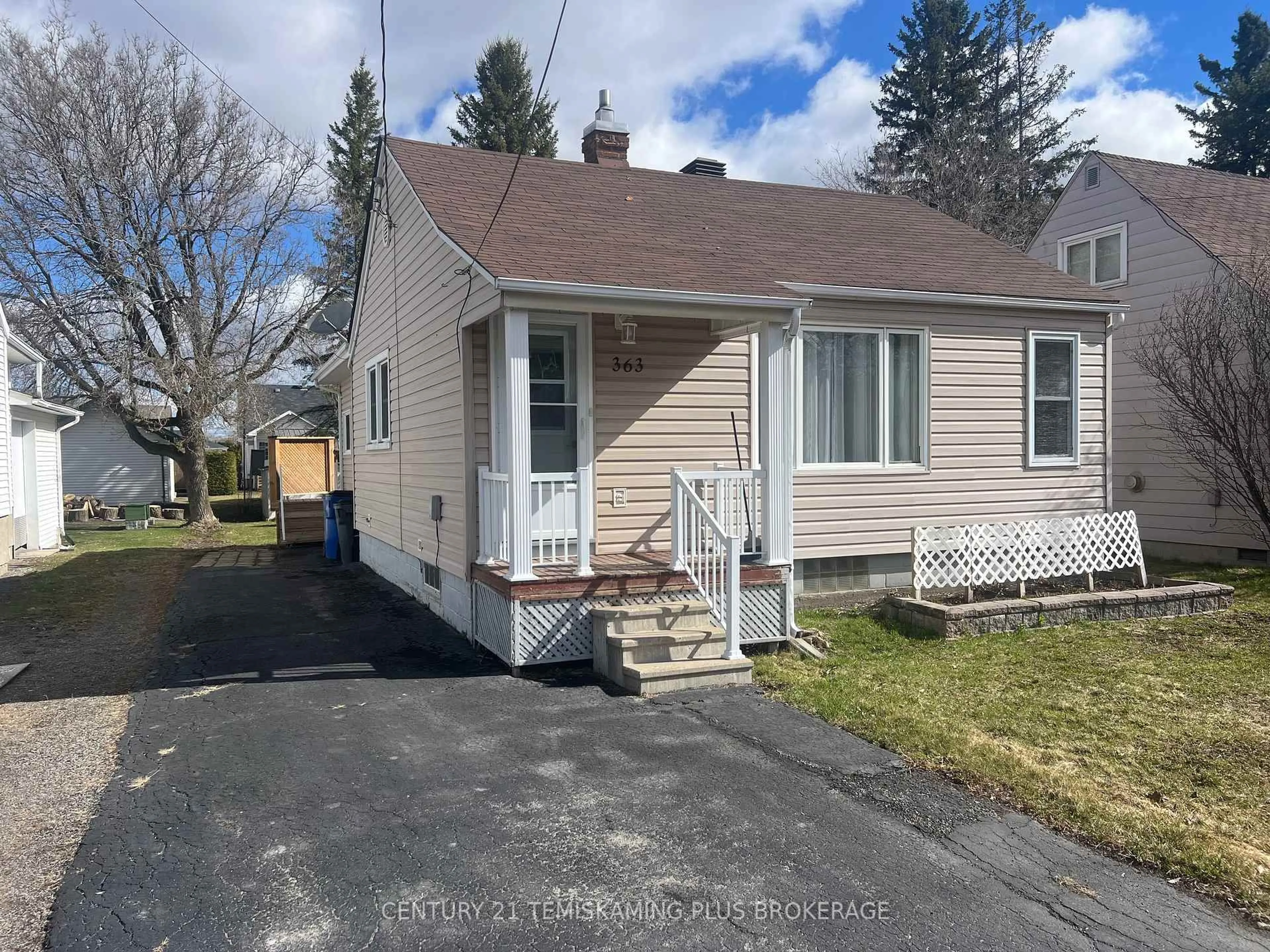 Home with vinyl exterior material, street for 363 Broadwood Ave, Temiskaming Shores Ontario P0J 1P0