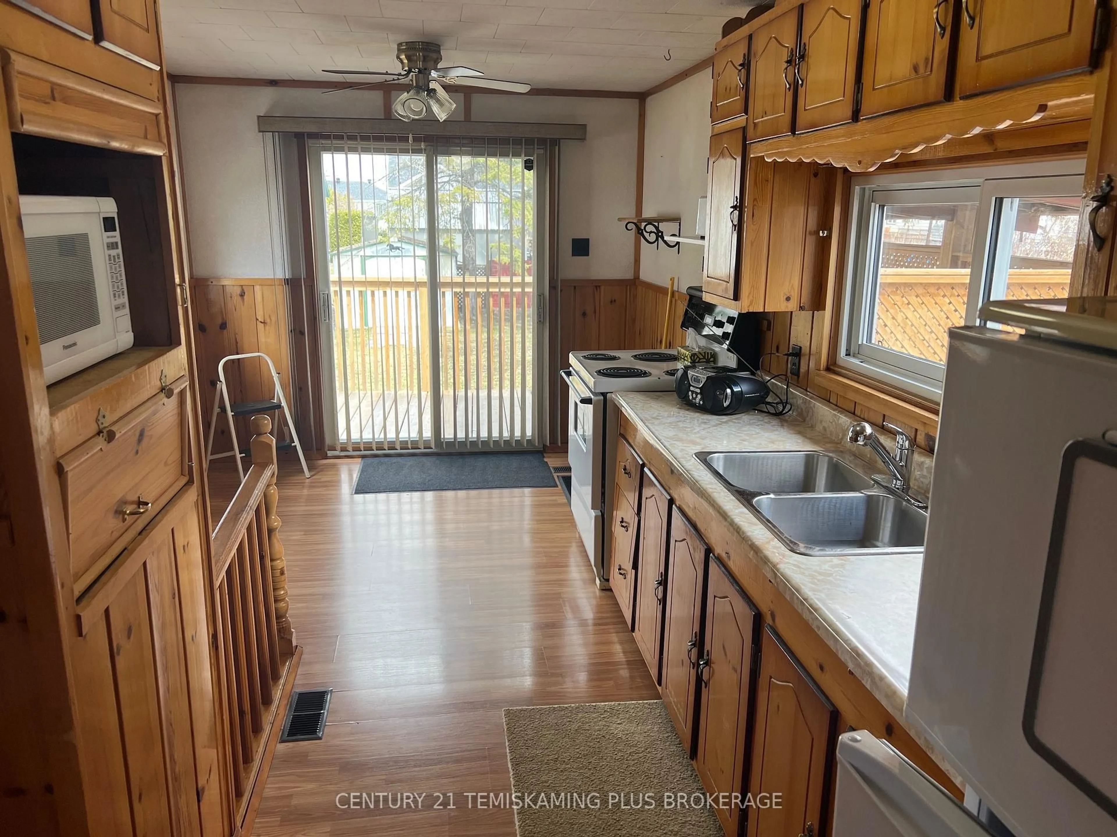 Standard kitchen, unknown for 363 Broadwood Ave, Temiskaming Shores Ontario P0J 1P0