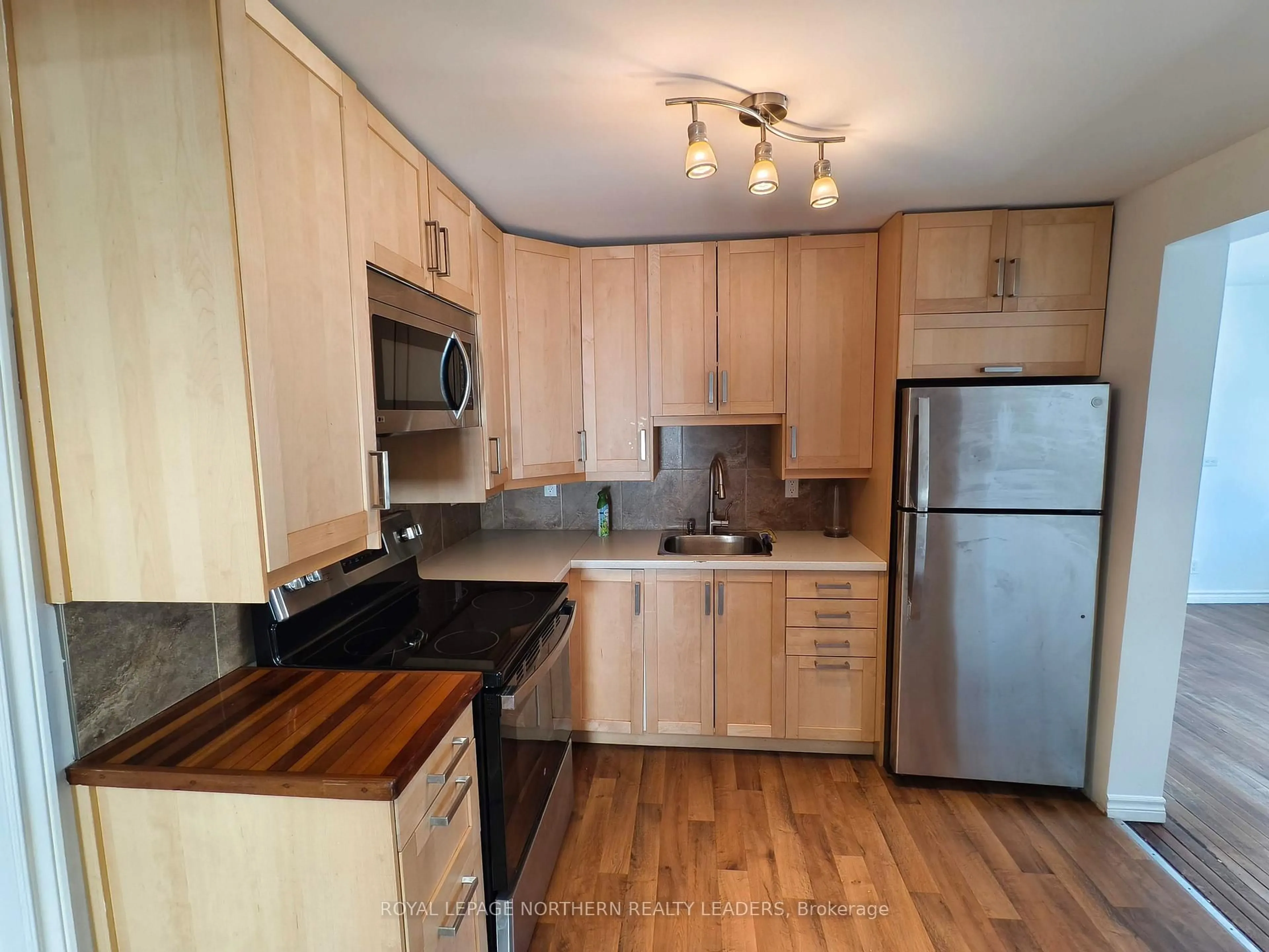 Standard kitchen, wood/laminate floor for 334 Seventh Ave, Timmins Ontario P4N 5P8