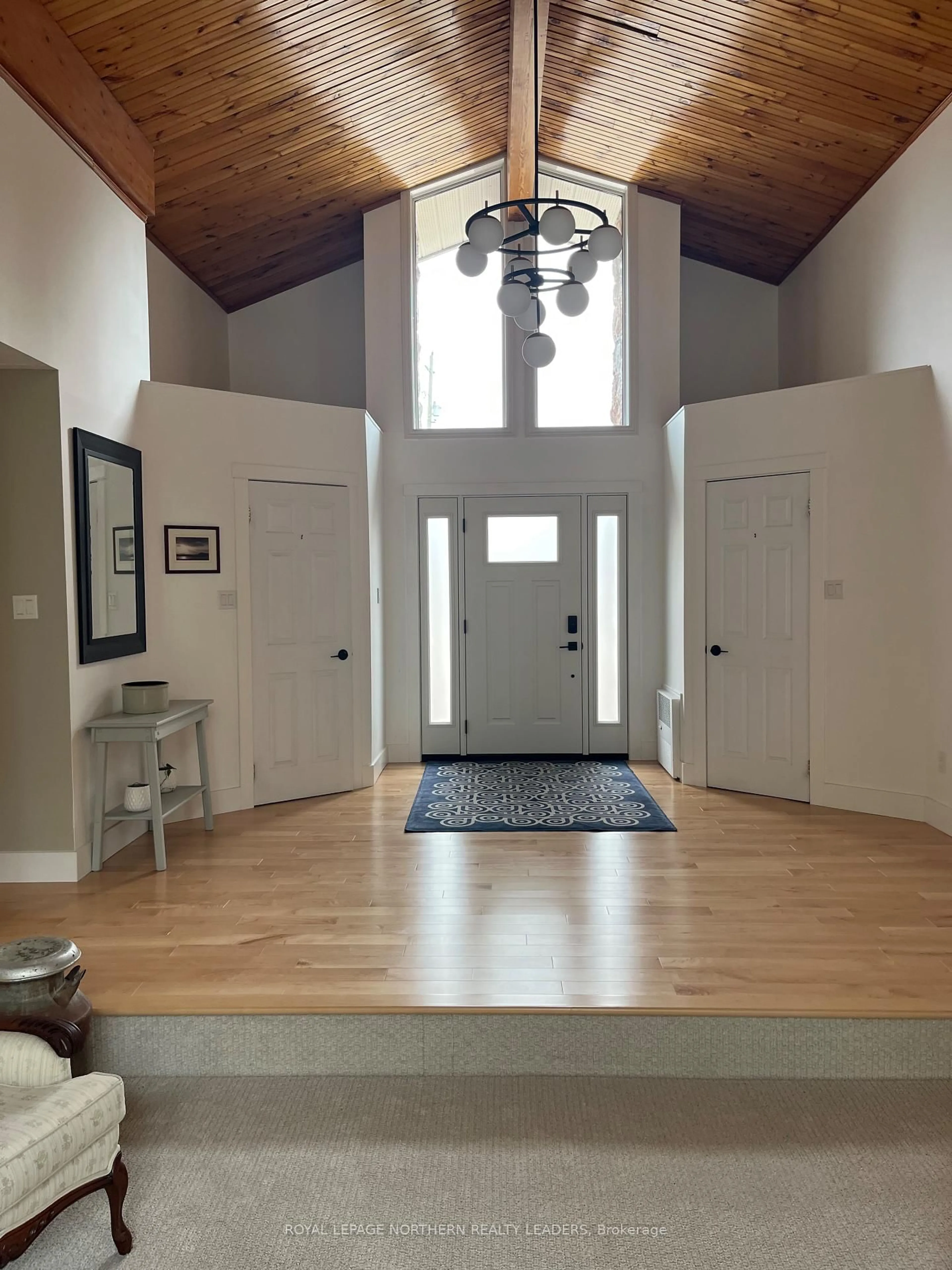 Indoor foyer for 450 Dalton Rd, Timmins Ontario P4N 7C2