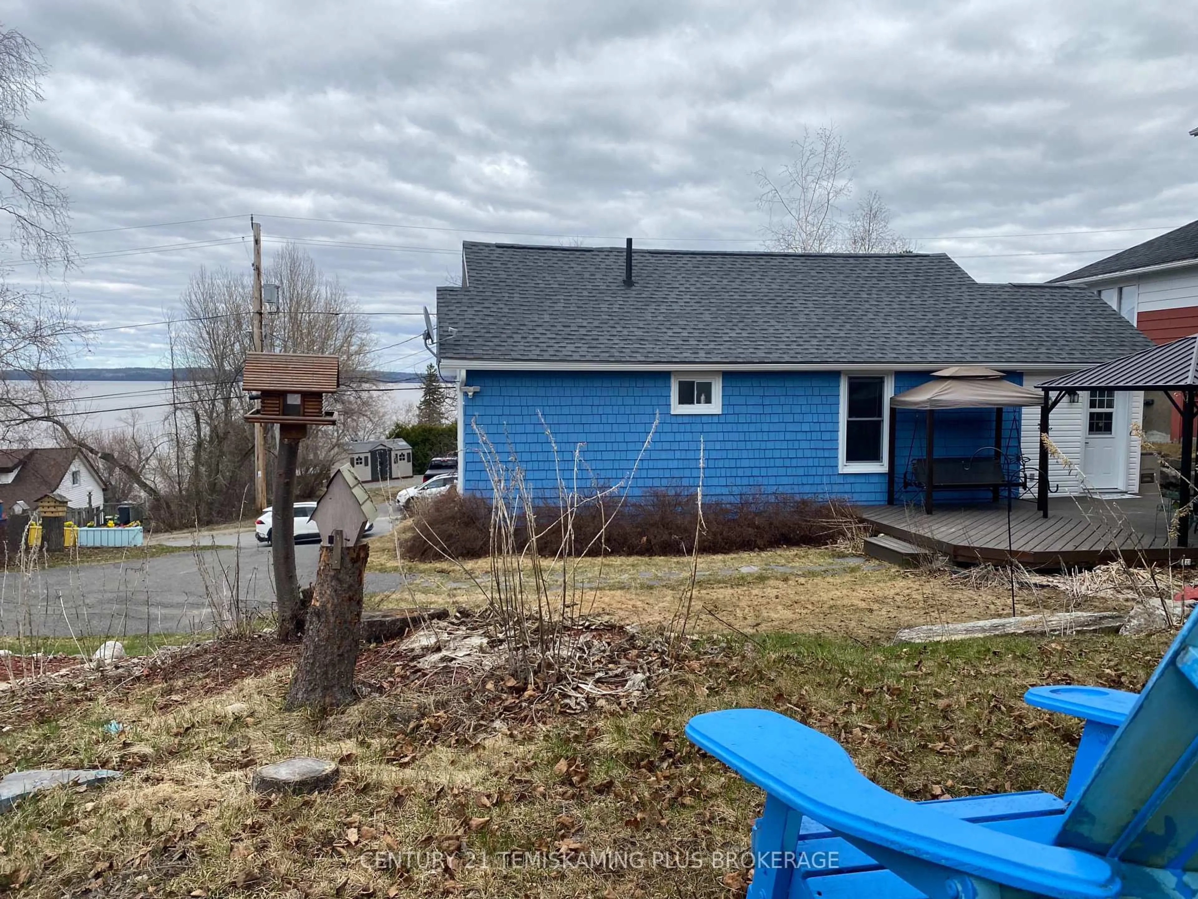 A pic from outside/outdoor area/front of a property/back of a property/a pic from drone, unknown for 754 Latchford St, Temiskaming Shores Ontario P0J 1K0