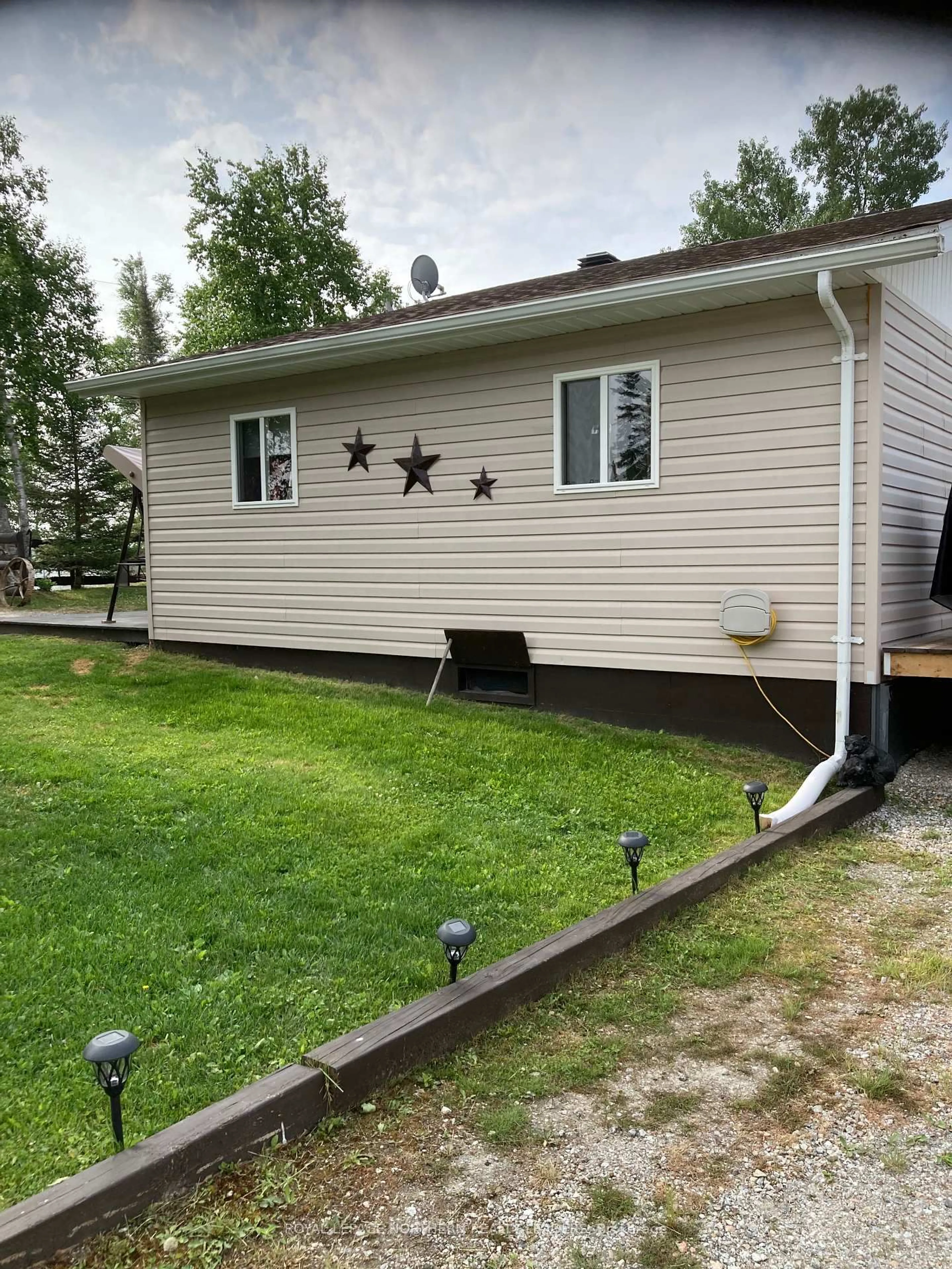 Home with vinyl exterior material, street for 1142 FANTHAM, FAUQUIER Rd, Fauquier-Strickland Ontario P0L 1G0