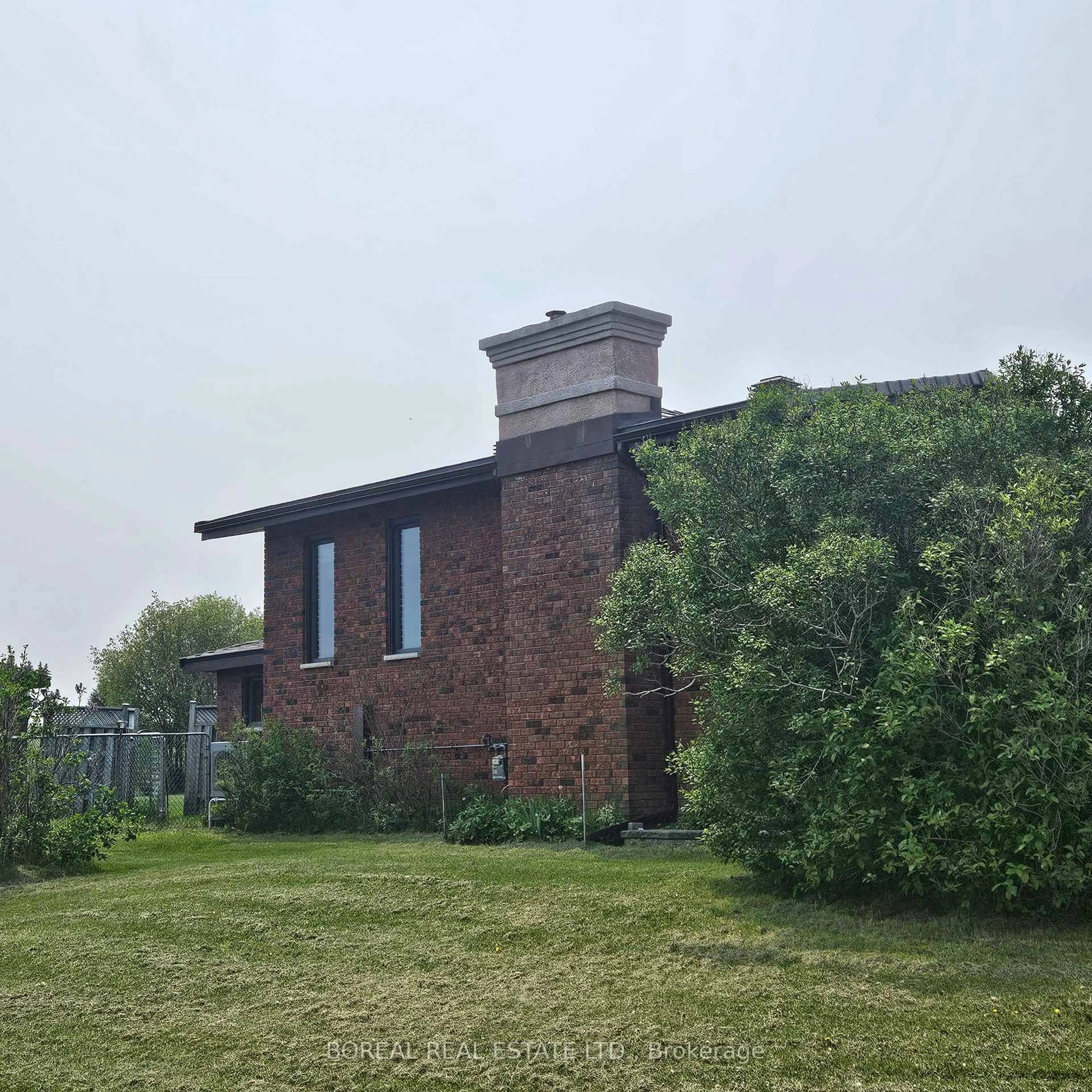 Home with brick exterior material, building for 1272 Con 2 & 3, Cochrane Ontario P0L 1C0
