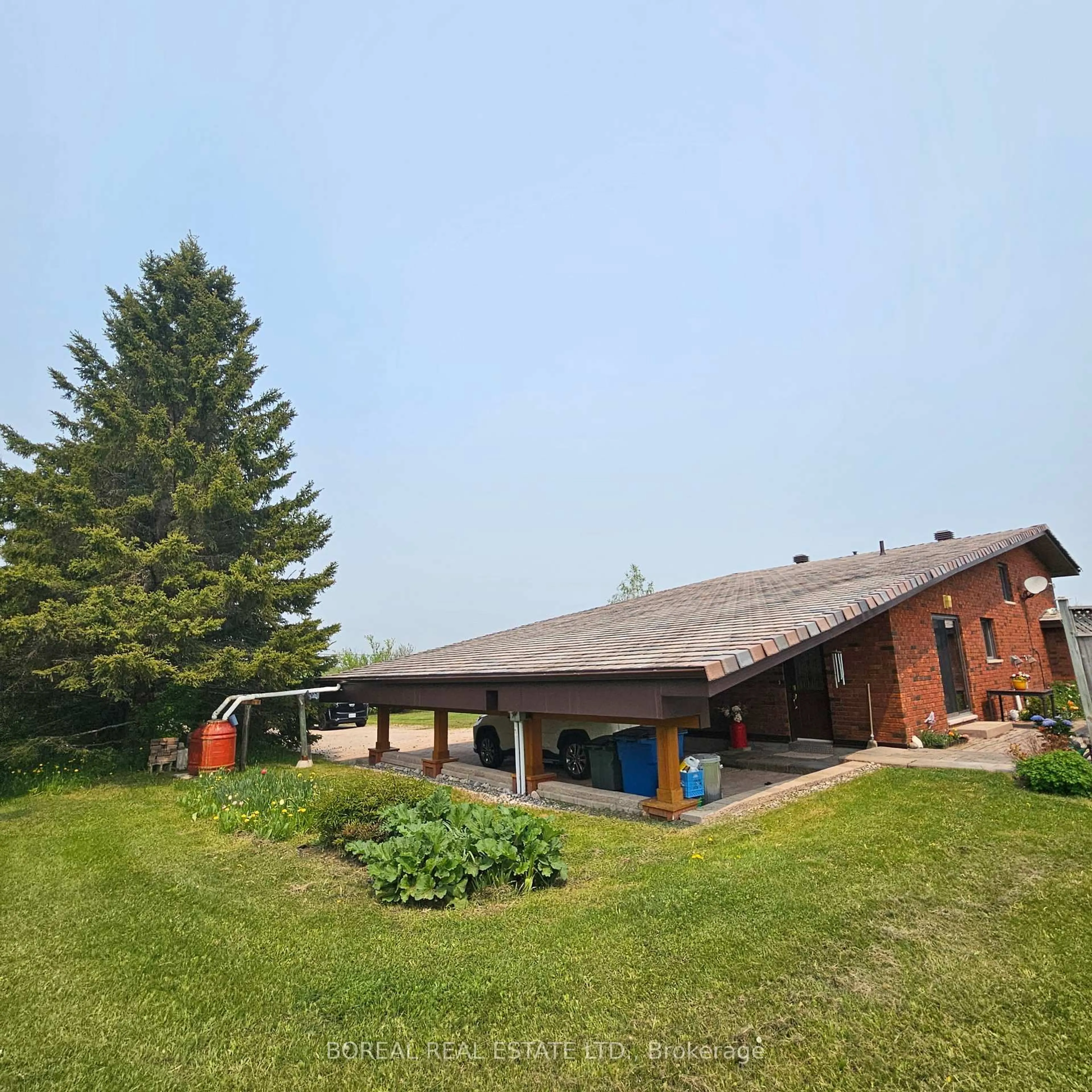 A pic from outside/outdoor area/front of a property/back of a property/a pic from drone, unknown for 1272 Con 2 & 3, Cochrane Ontario P0L 1C0