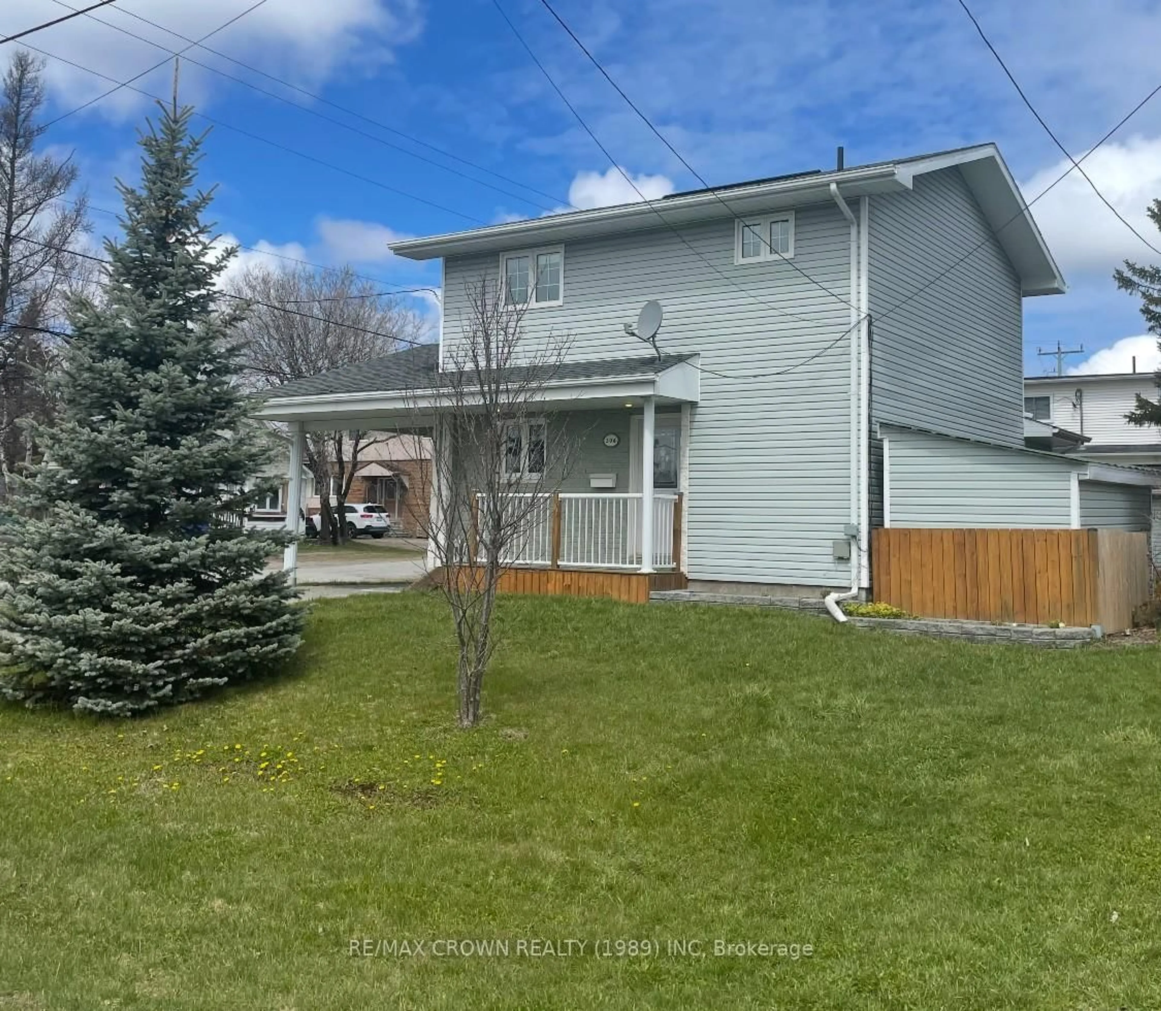 A pic from outside/outdoor area/front of a property/back of a property/a pic from drone, street for 306 Young St, Timmins Ontario P0N 1C0