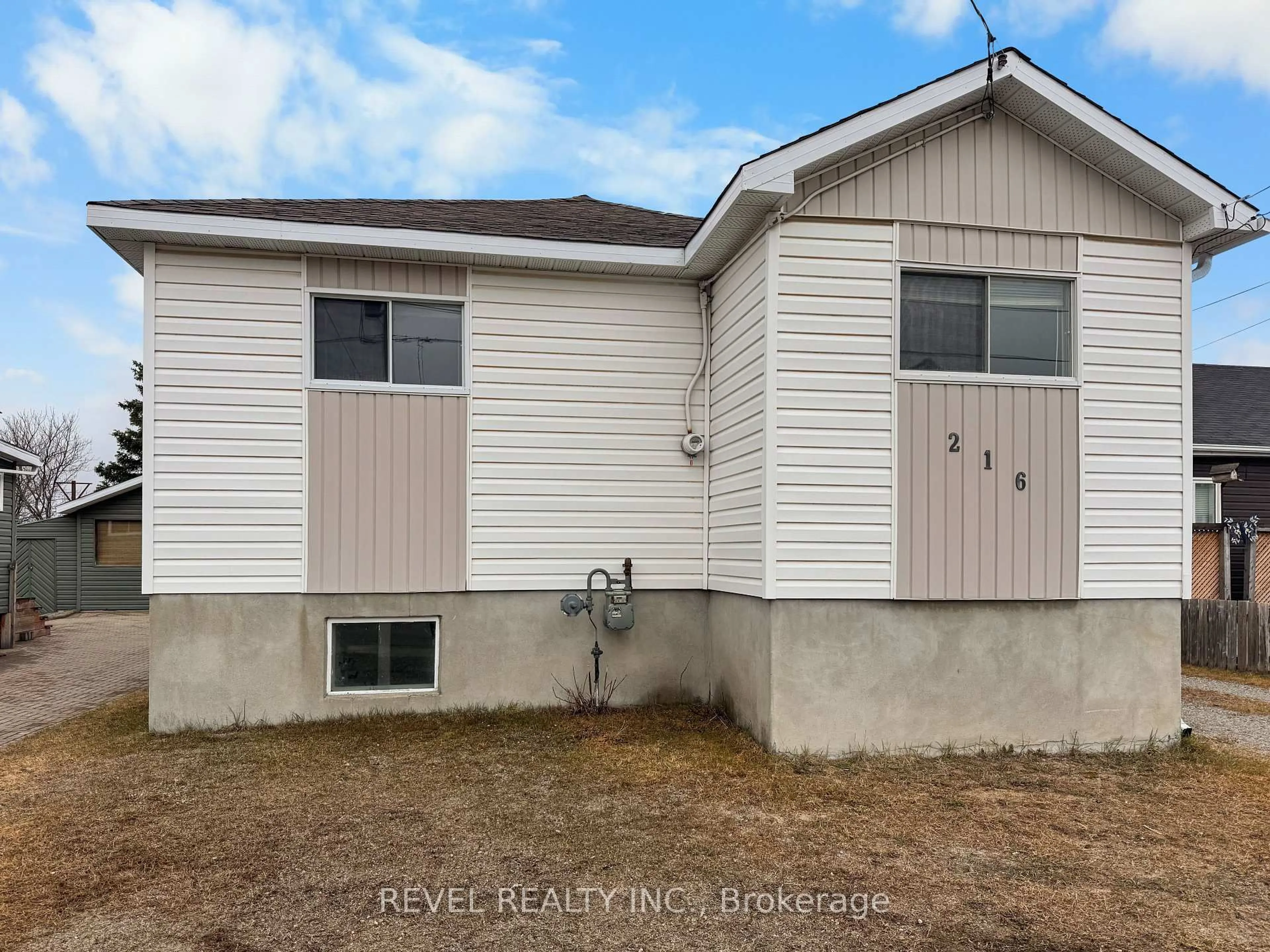 Home with vinyl exterior material, building for 216 Bannerman Ave, Timmins Ontario P4N 2Y9
