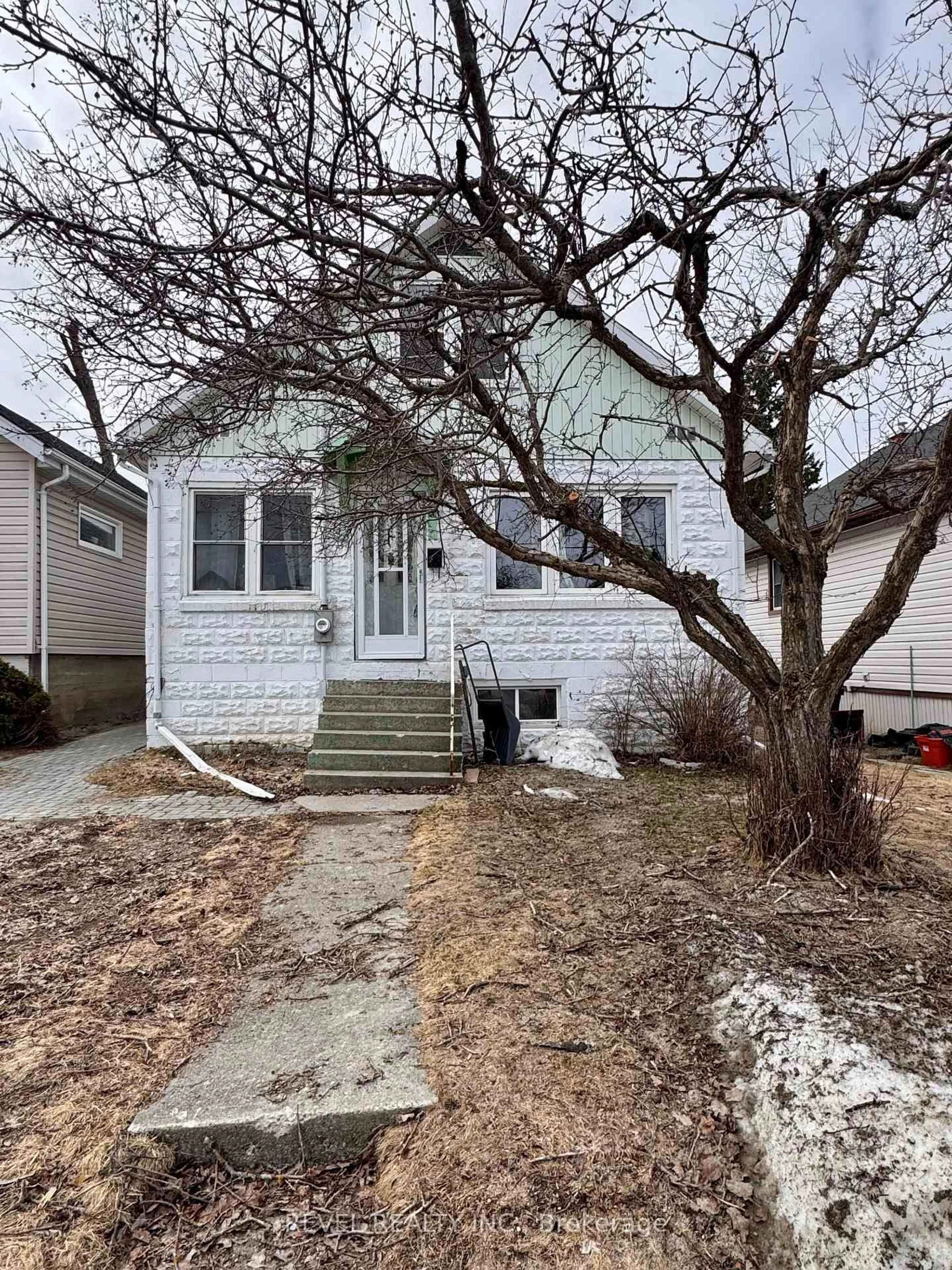 Unknown for 121 Floral Ave, Timmins Ontario P4N 4H6