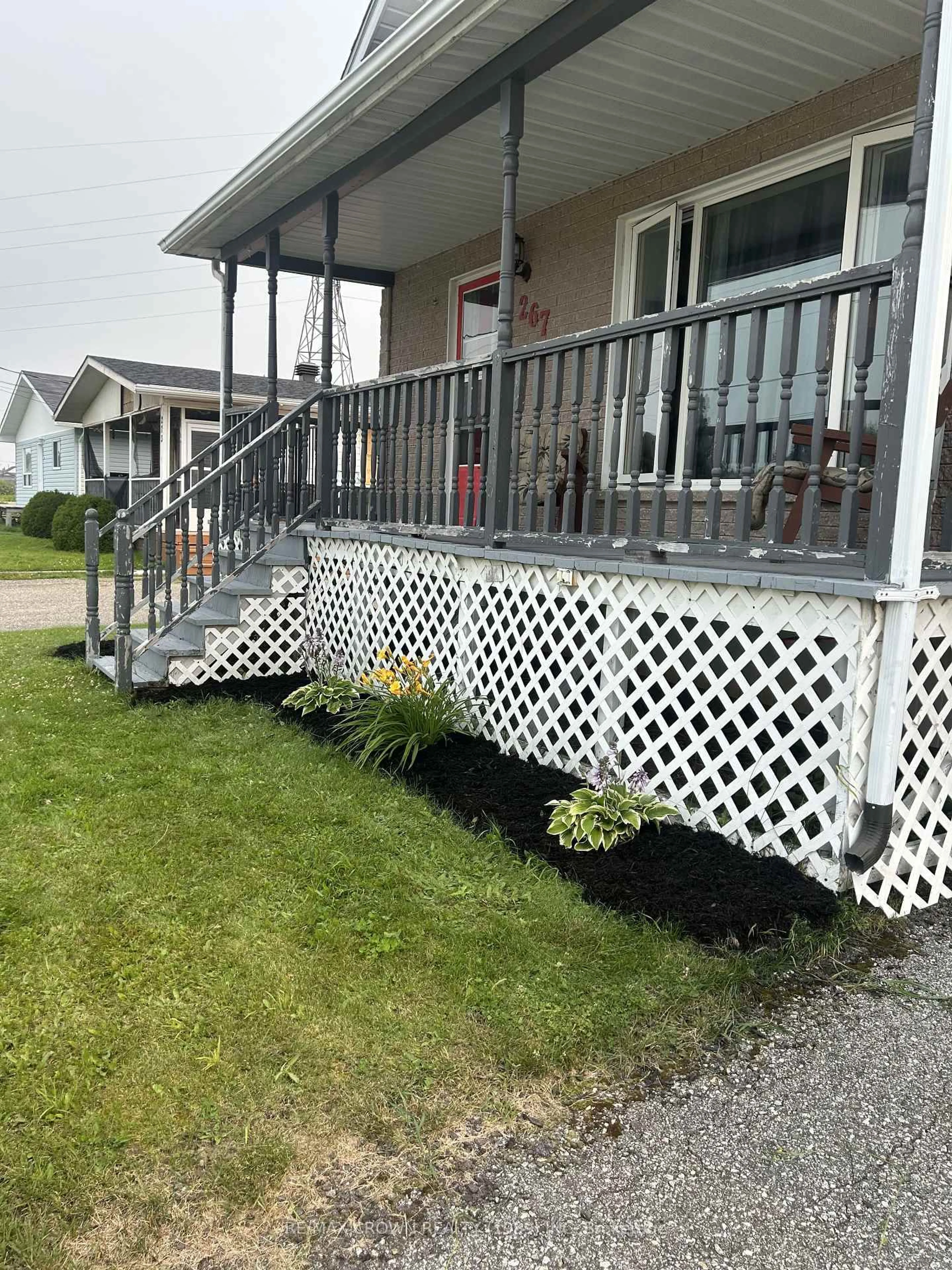 Patio, street for 267 Ross Rd, Smooth Rock Falls Ontario P0L 2B0