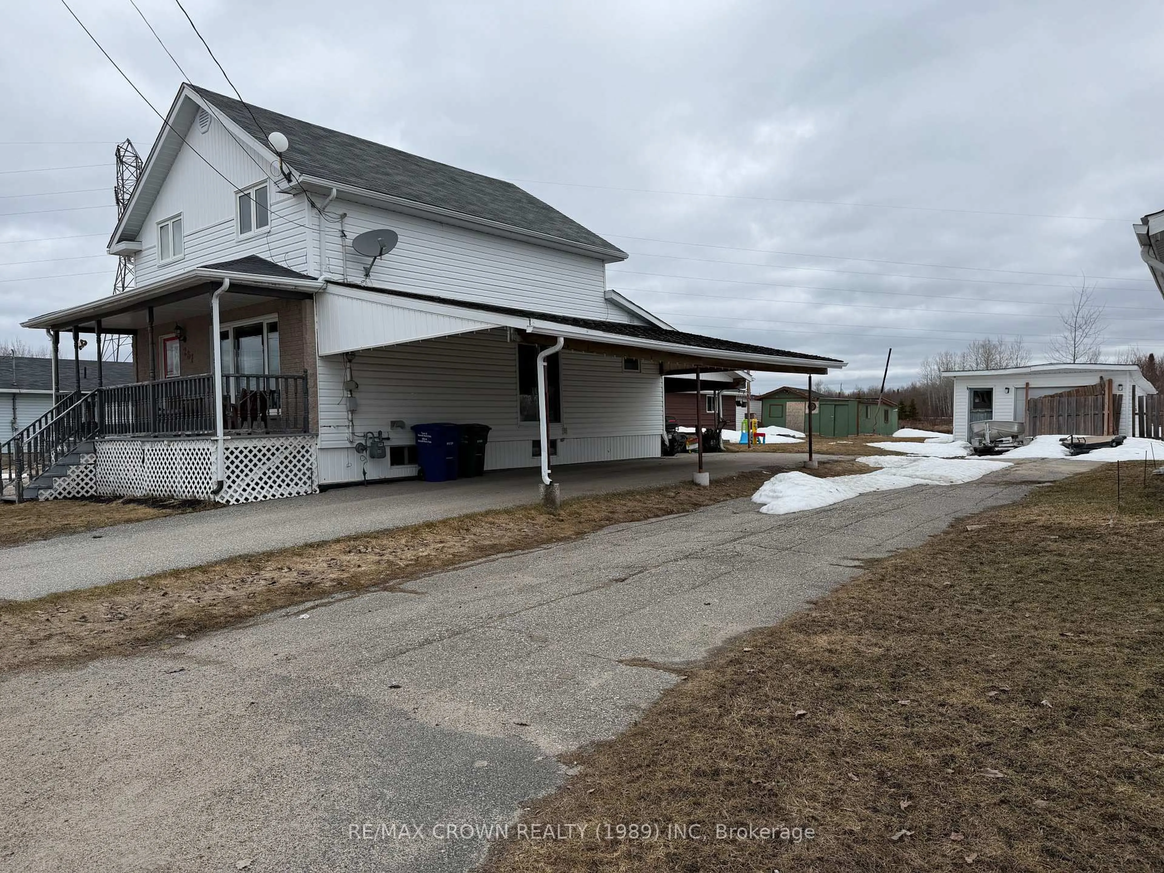 A pic from outside/outdoor area/front of a property/back of a property/a pic from drone, unknown for 267 Ross Rd, Smooth Rock Falls Ontario P0L 2B0