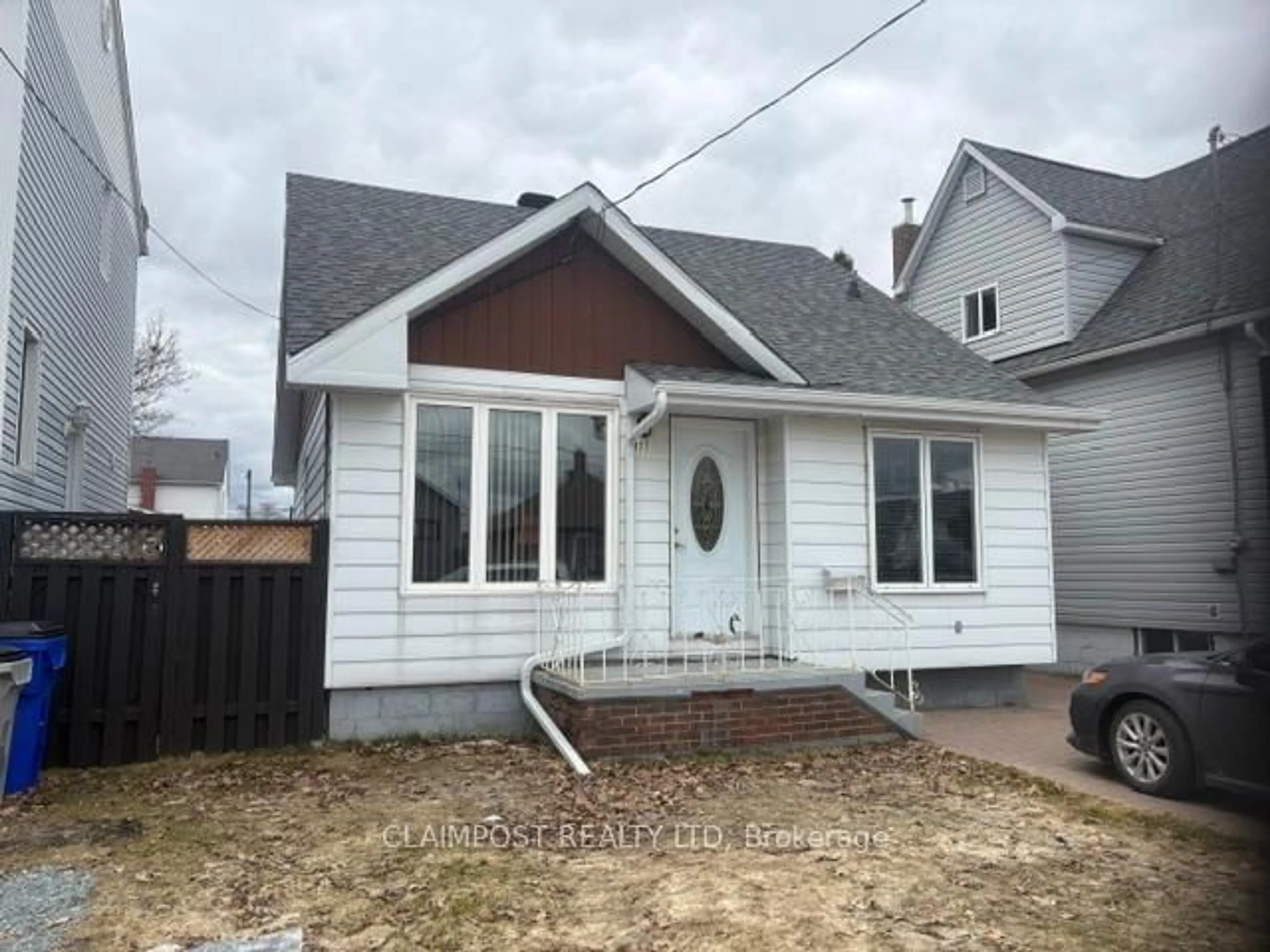 Home with vinyl exterior material, street for 411 Maple St, Timmins Ontario P4N 1Z7
