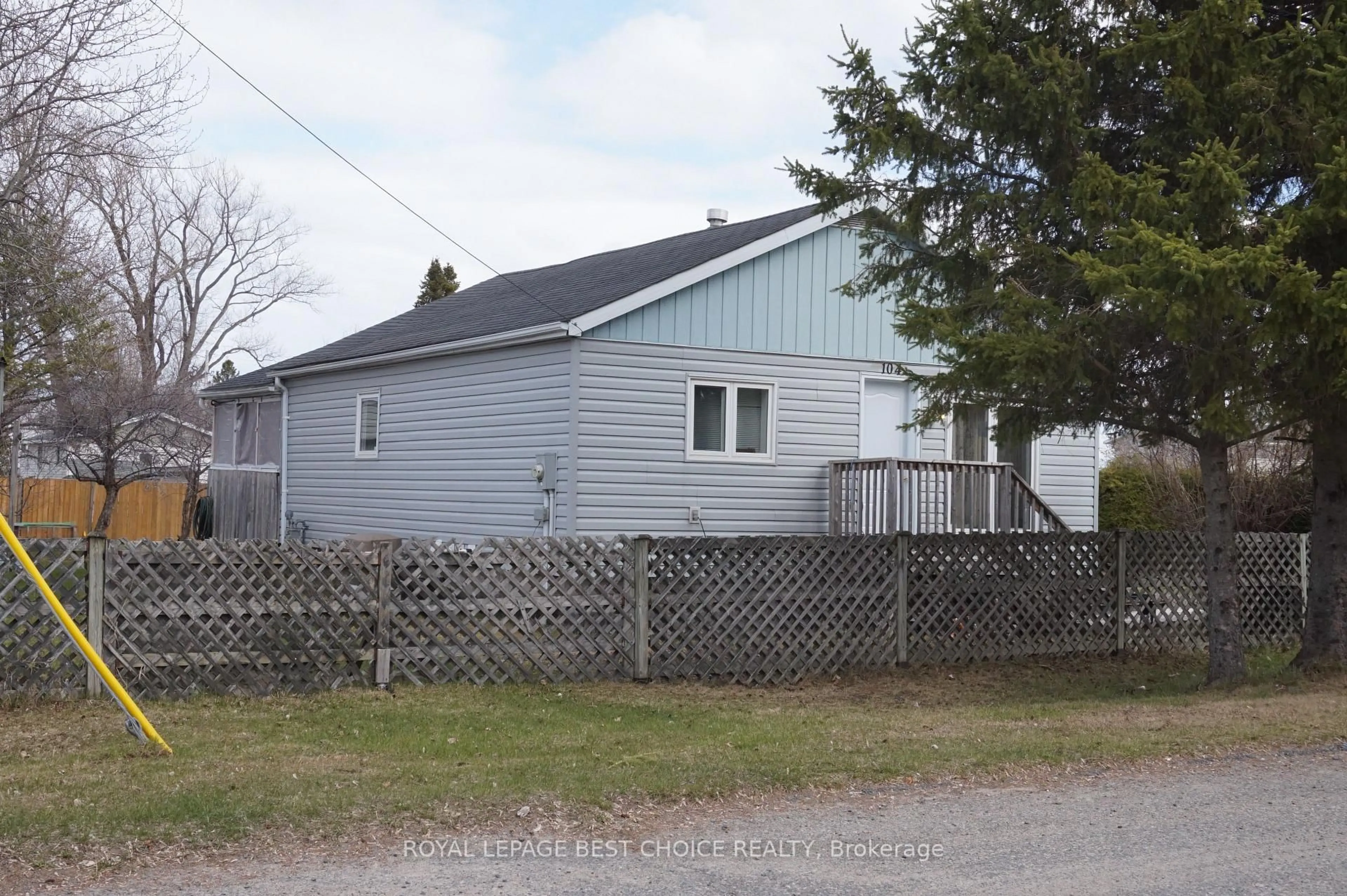 Unknown for 104 Station St, Temiskaming Shores Ontario P0J 1R0