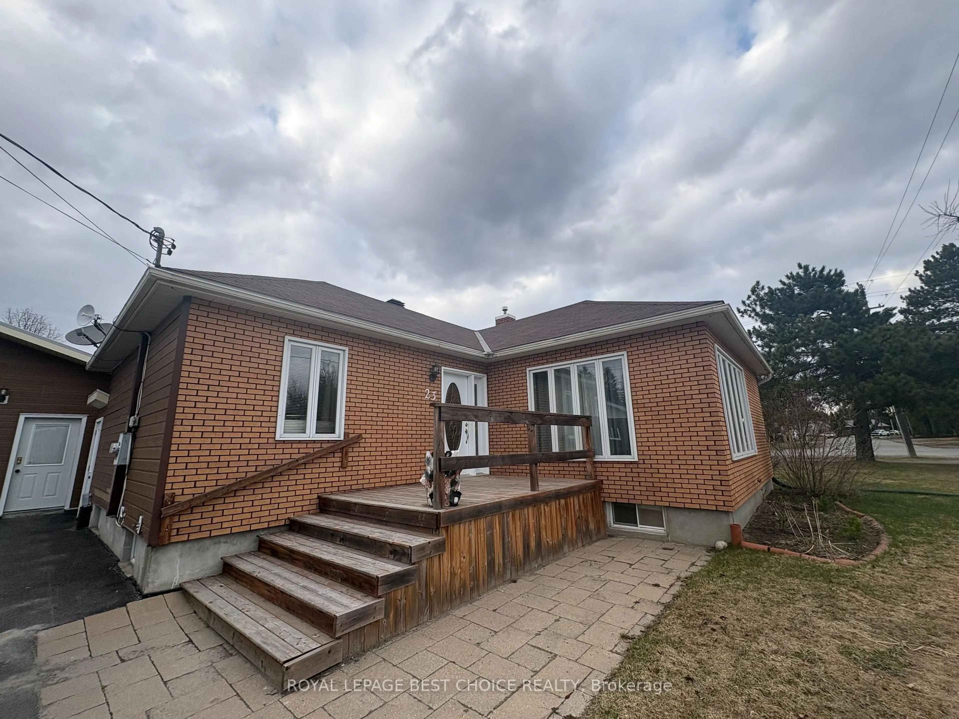 A pic from outside/outdoor area/front of a property/back of a property/a pic from drone, building for 23 Ninth Ave, Englehart Ontario P0J 1H0