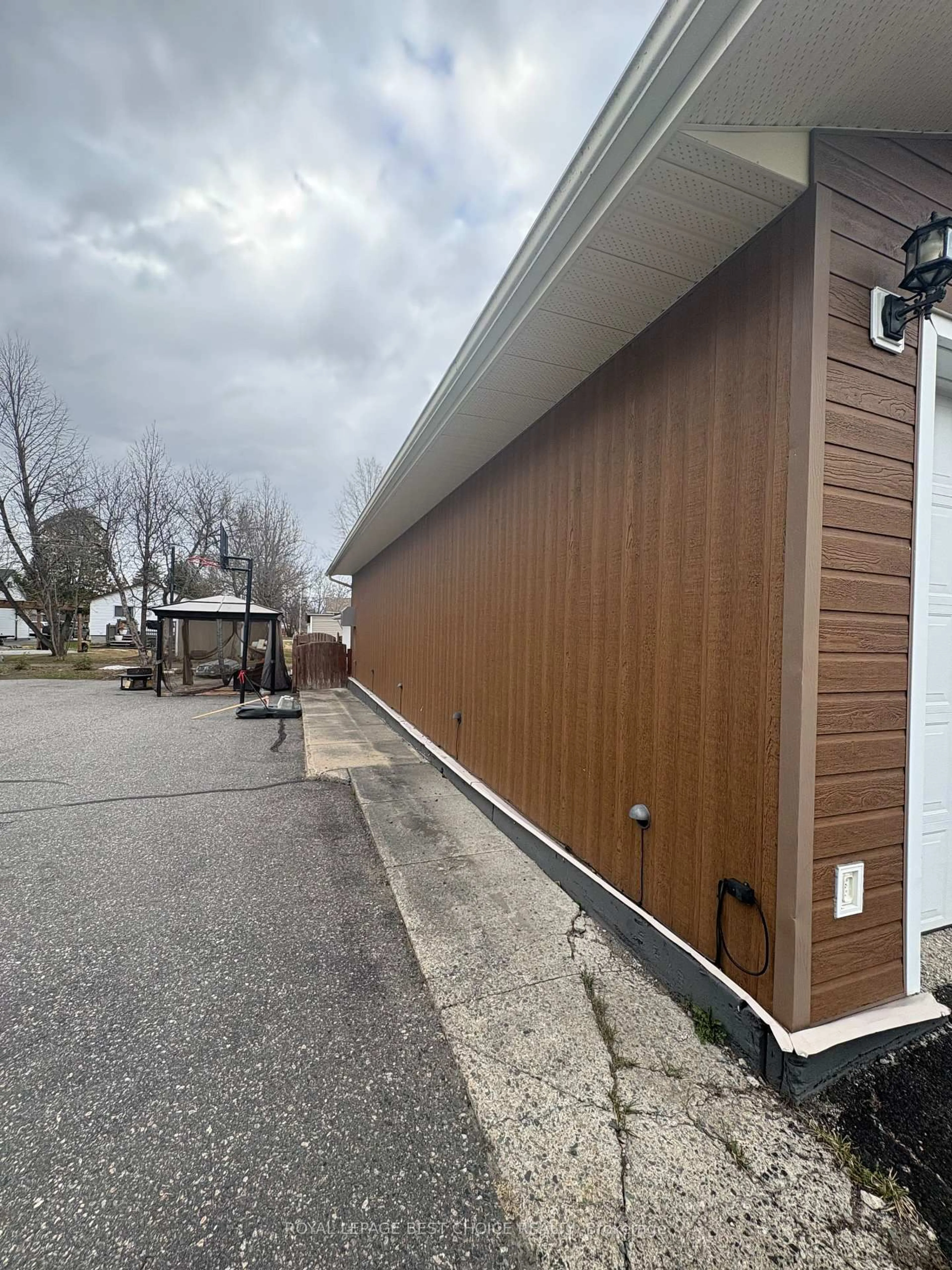 Unknown for 23 Ninth Ave, Englehart Ontario P0J 1H0