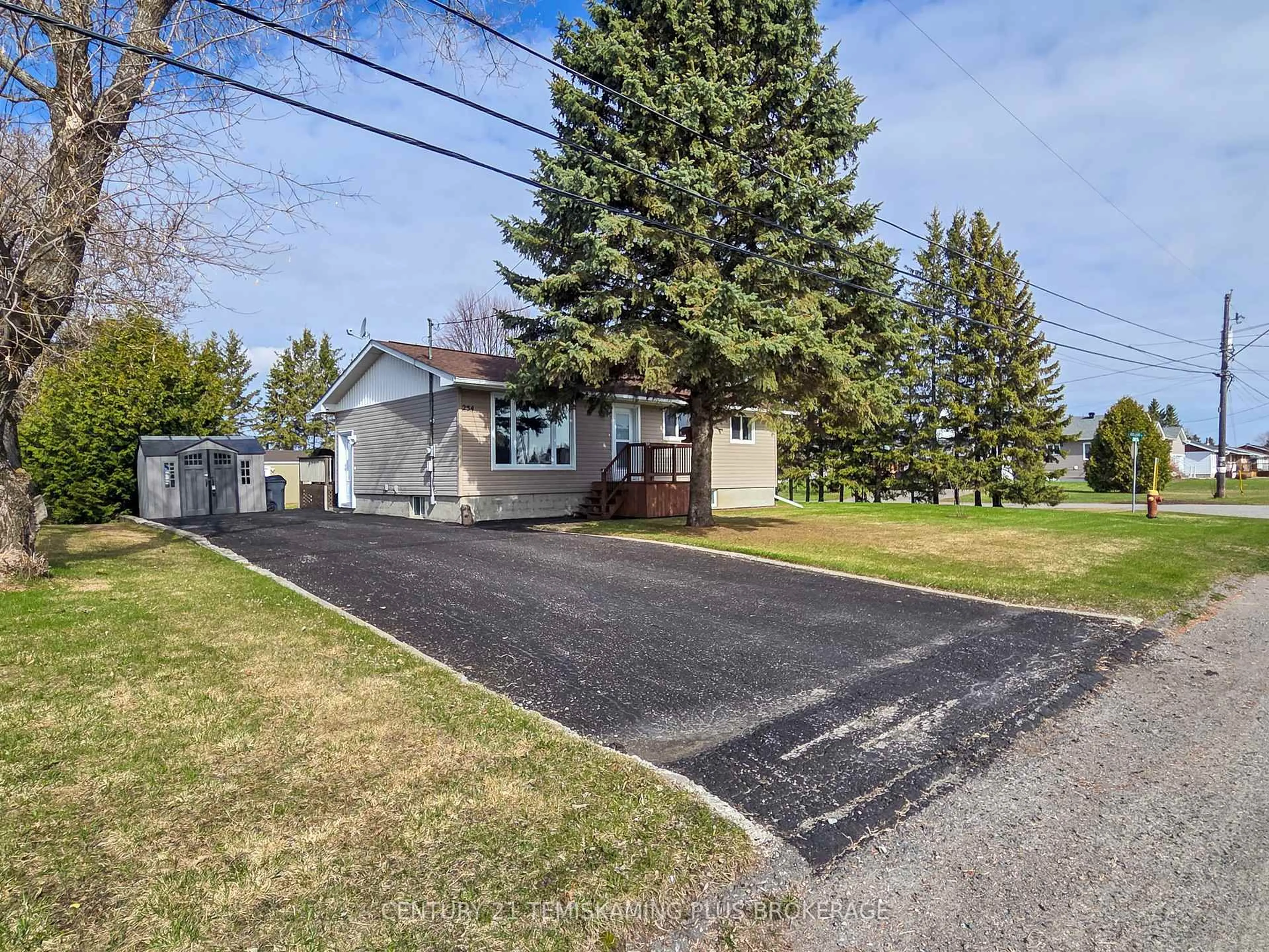 A pic from outside/outdoor area/front of a property/back of a property/a pic from drone, street for 254 Laurette St, Temiskaming Shores Ontario P0J 1P0