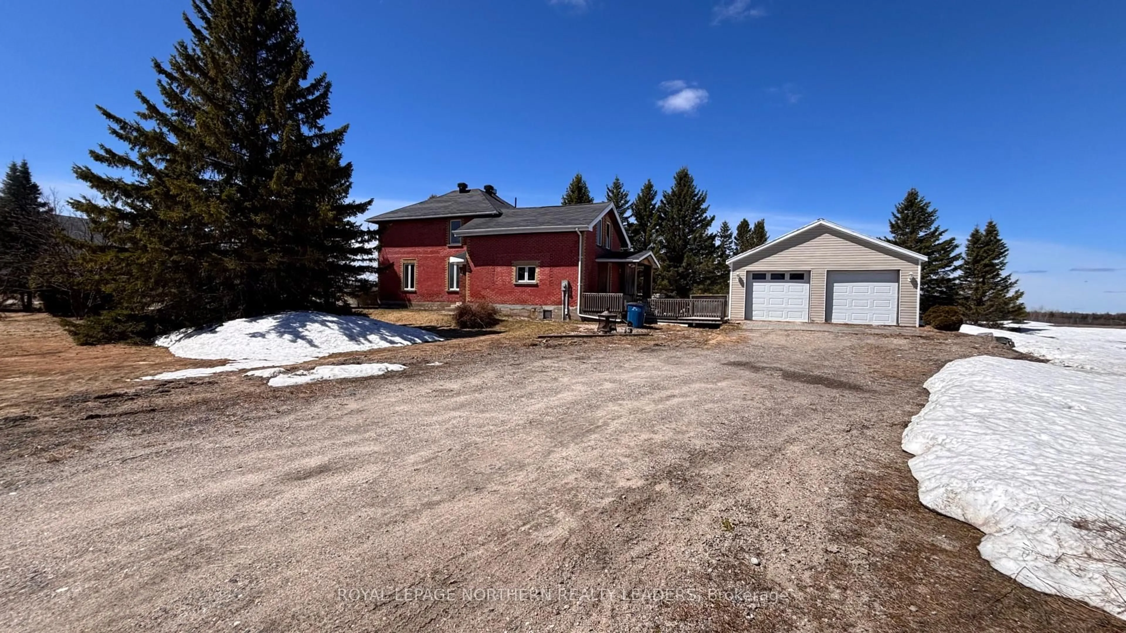 A pic from outside/outdoor area/front of a property/back of a property/a pic from drone, building for 2343 Genier Rd, Cochrane Ontario P0L 1C0