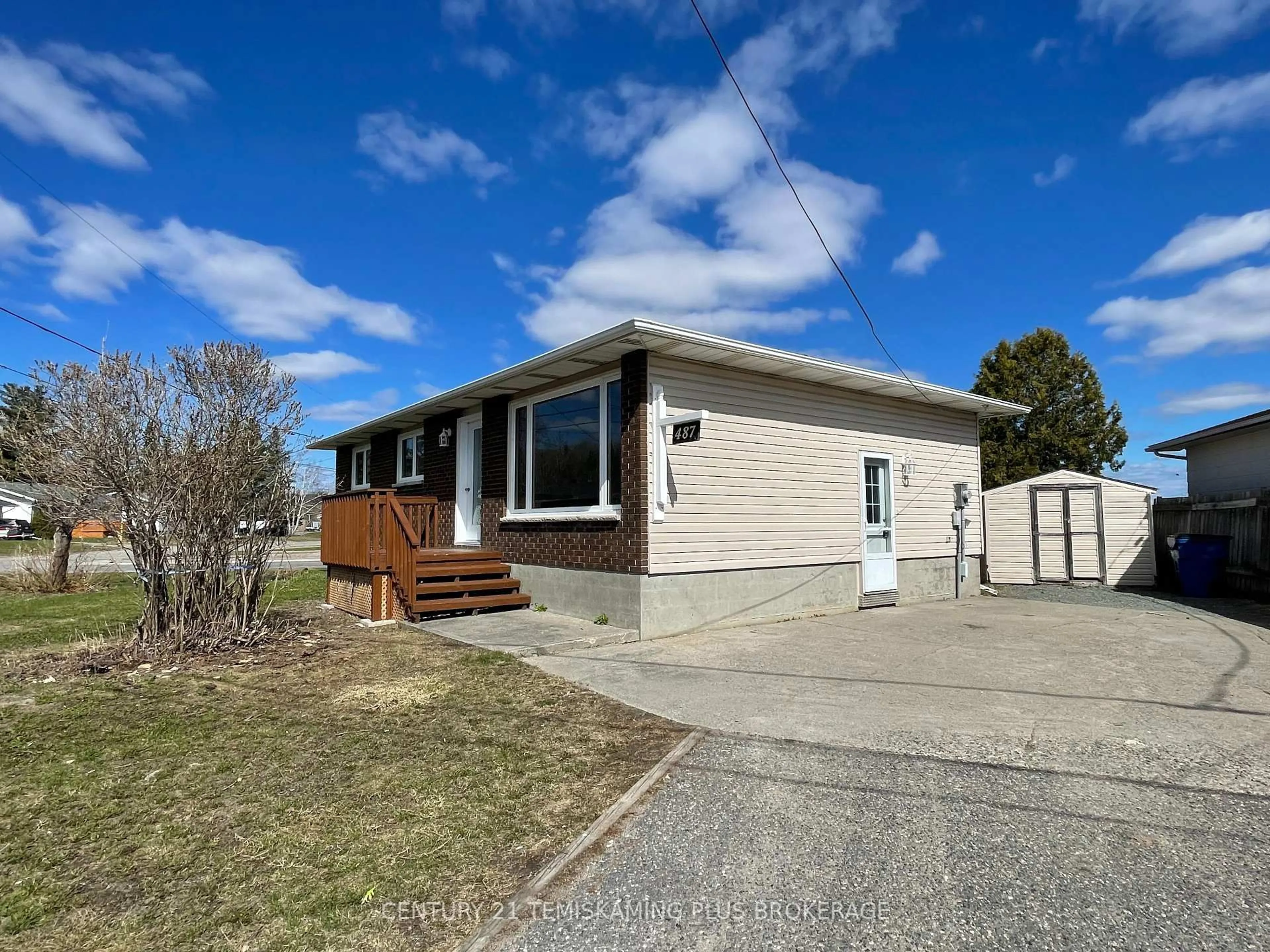 A pic from outside/outdoor area/front of a property/back of a property/a pic from drone, street for 487 Ross Ave, Temiskaming Shores Ontario P0J 1P0
