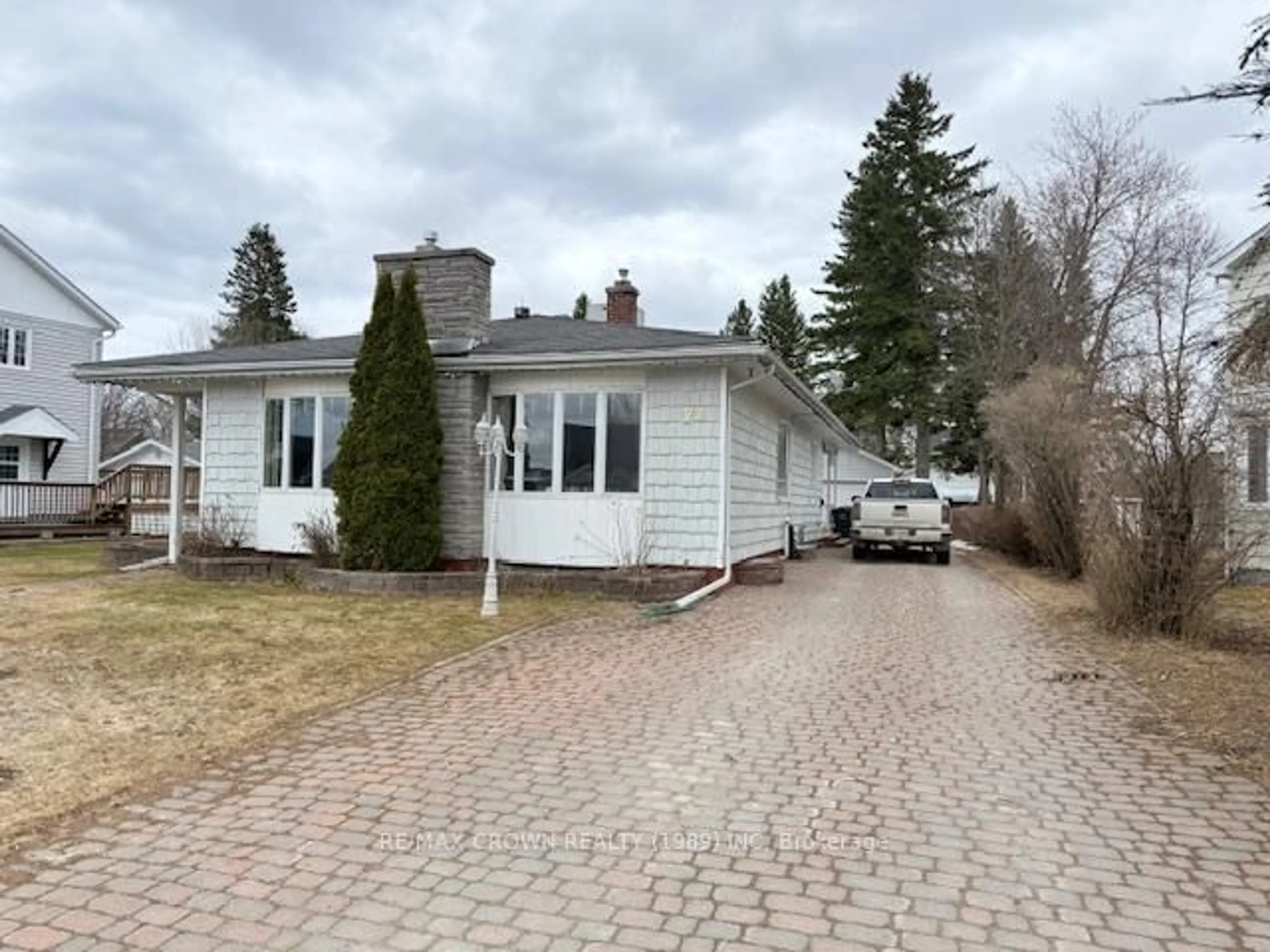 A pic from outside/outdoor area/front of a property/back of a property/a pic from drone, street for 72 Dominion Ave, Kapuskasing Ontario P5N 1P4