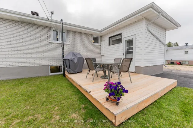 36 Art St, Smooth Rock Falls 4