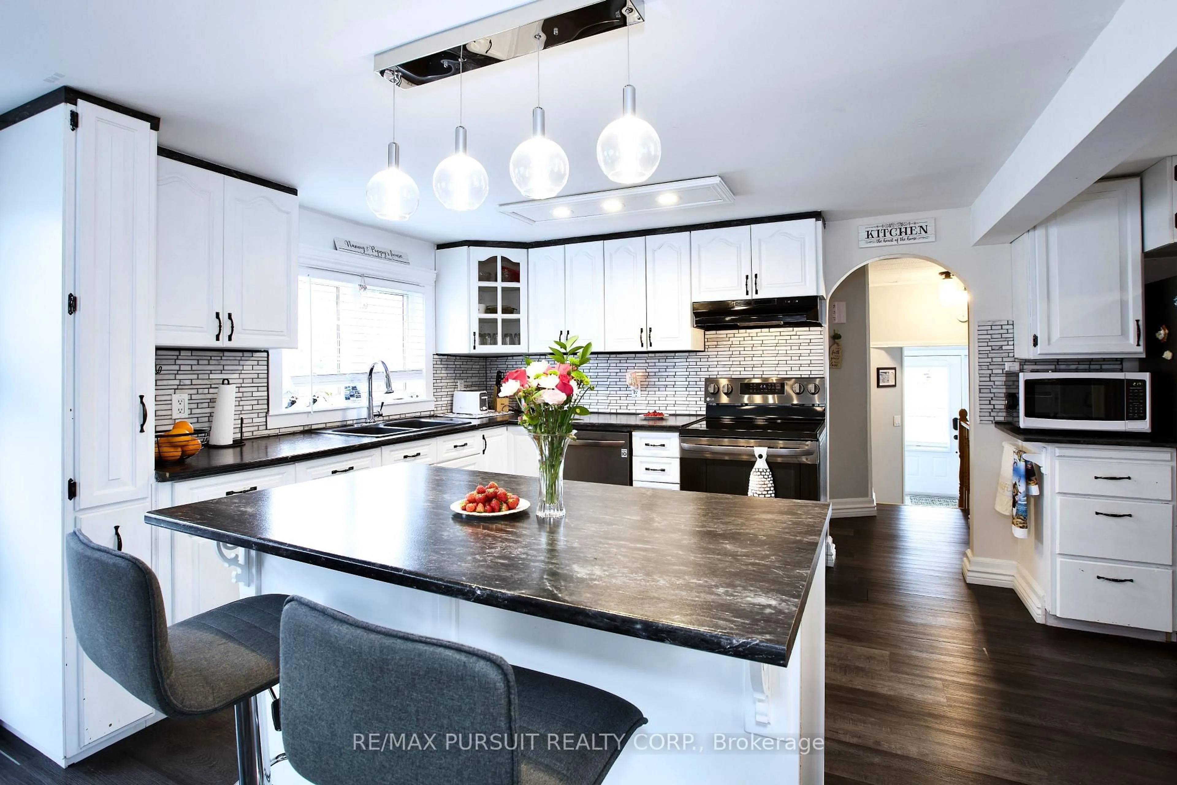 Contemporary kitchen, unknown for 183 Station St, Temiskaming Shores Ontario P0J 1R0