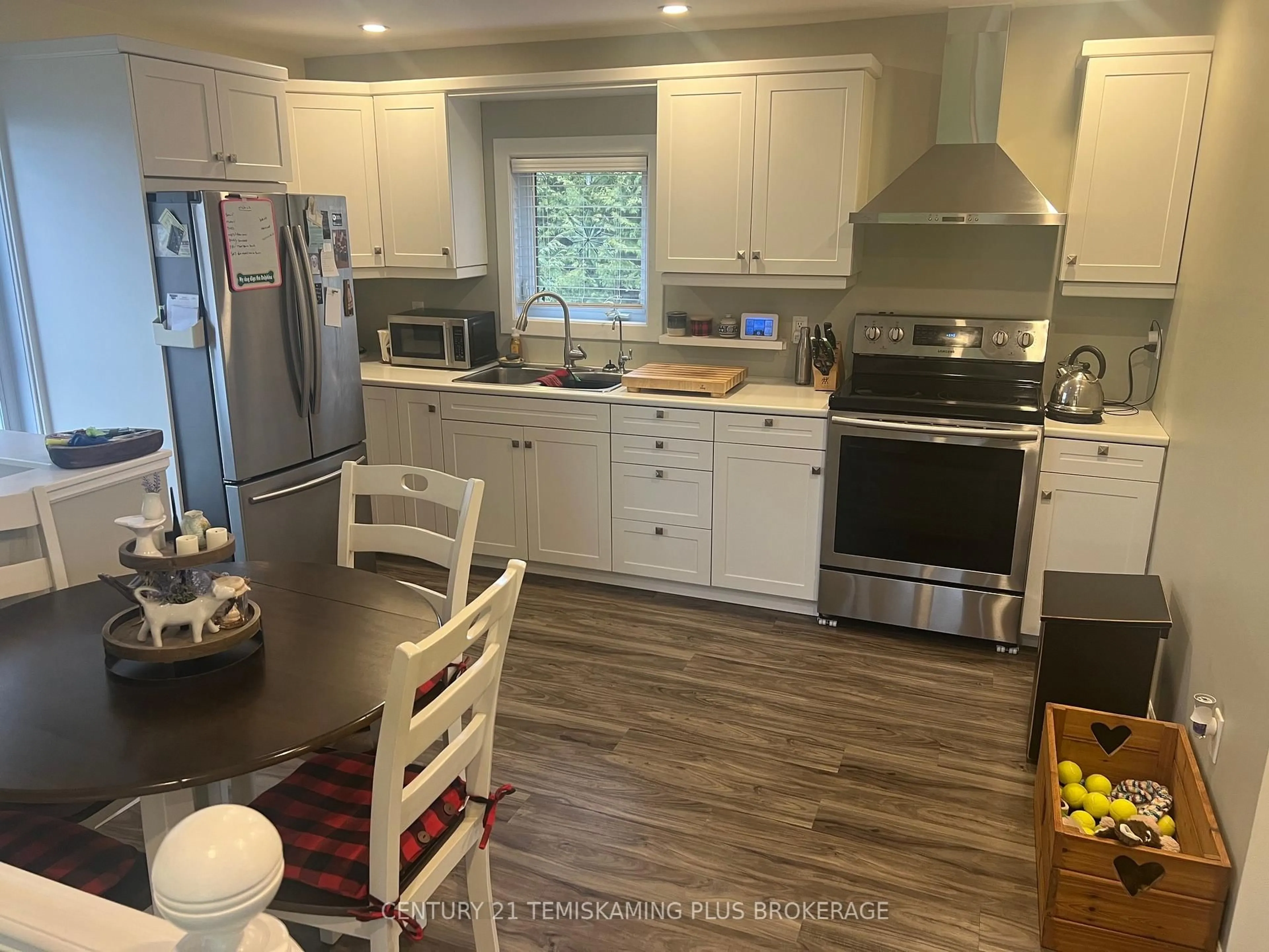 Open concept kitchen, wood/laminate floor for 864153 Uno Park Rd, Timiskaming Ontario P0J 1P0