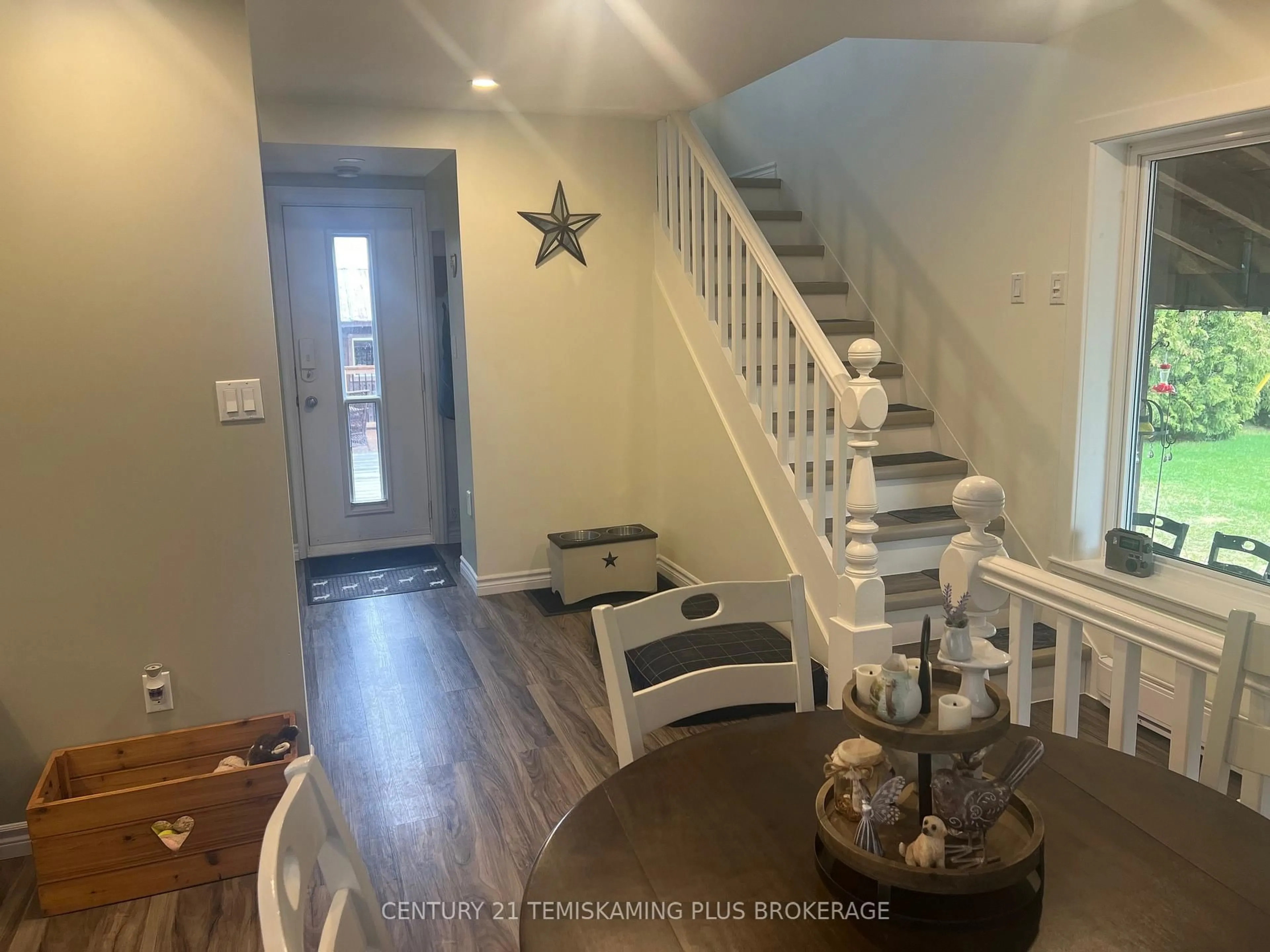 Indoor entryway for 864153 Uno Park Rd, Timiskaming Ontario P0J 1P0