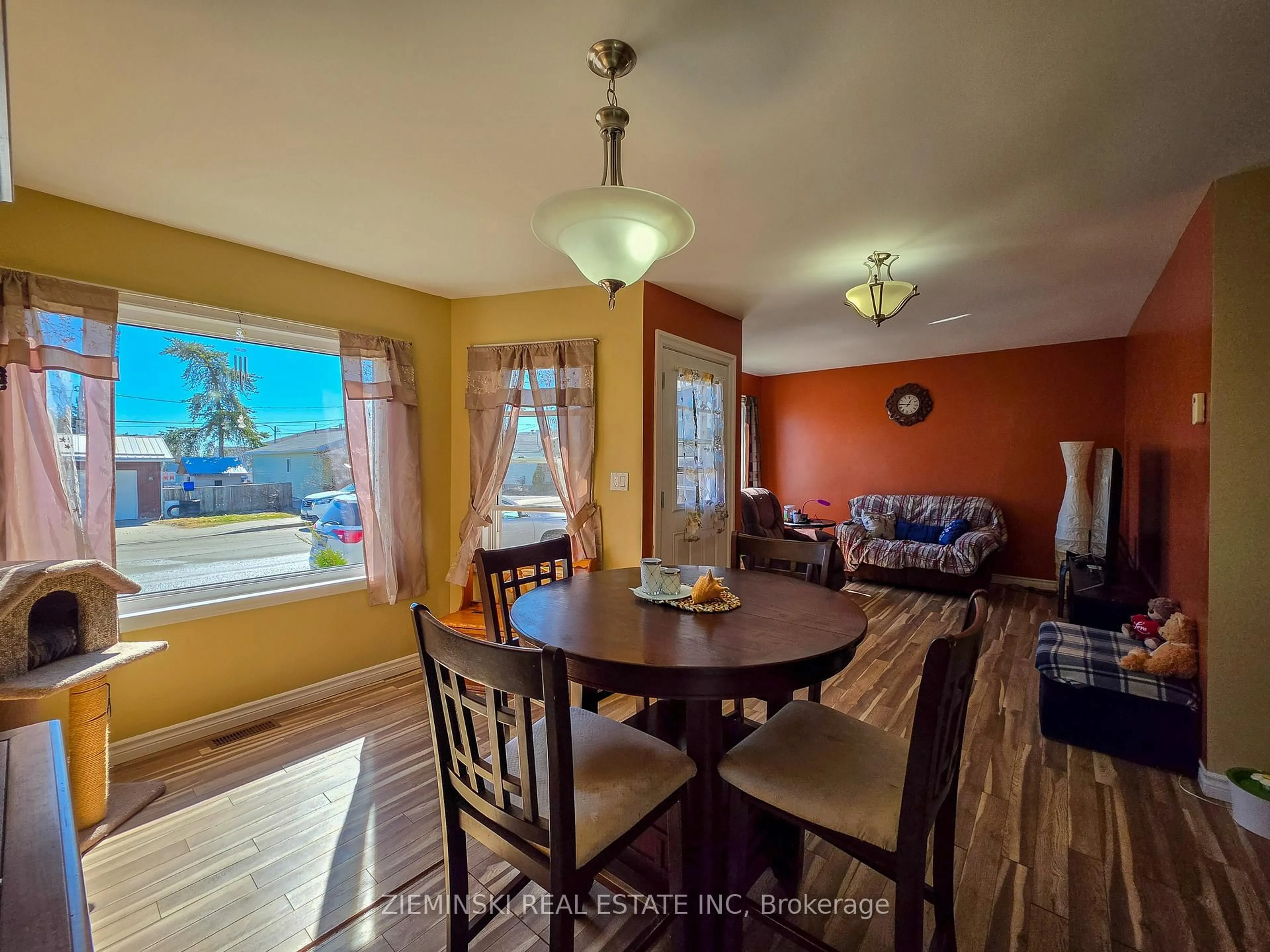 Dining room, wood/laminate floor for 657 Cedar Ave, Iroquois Falls Ontario P0K 1G0