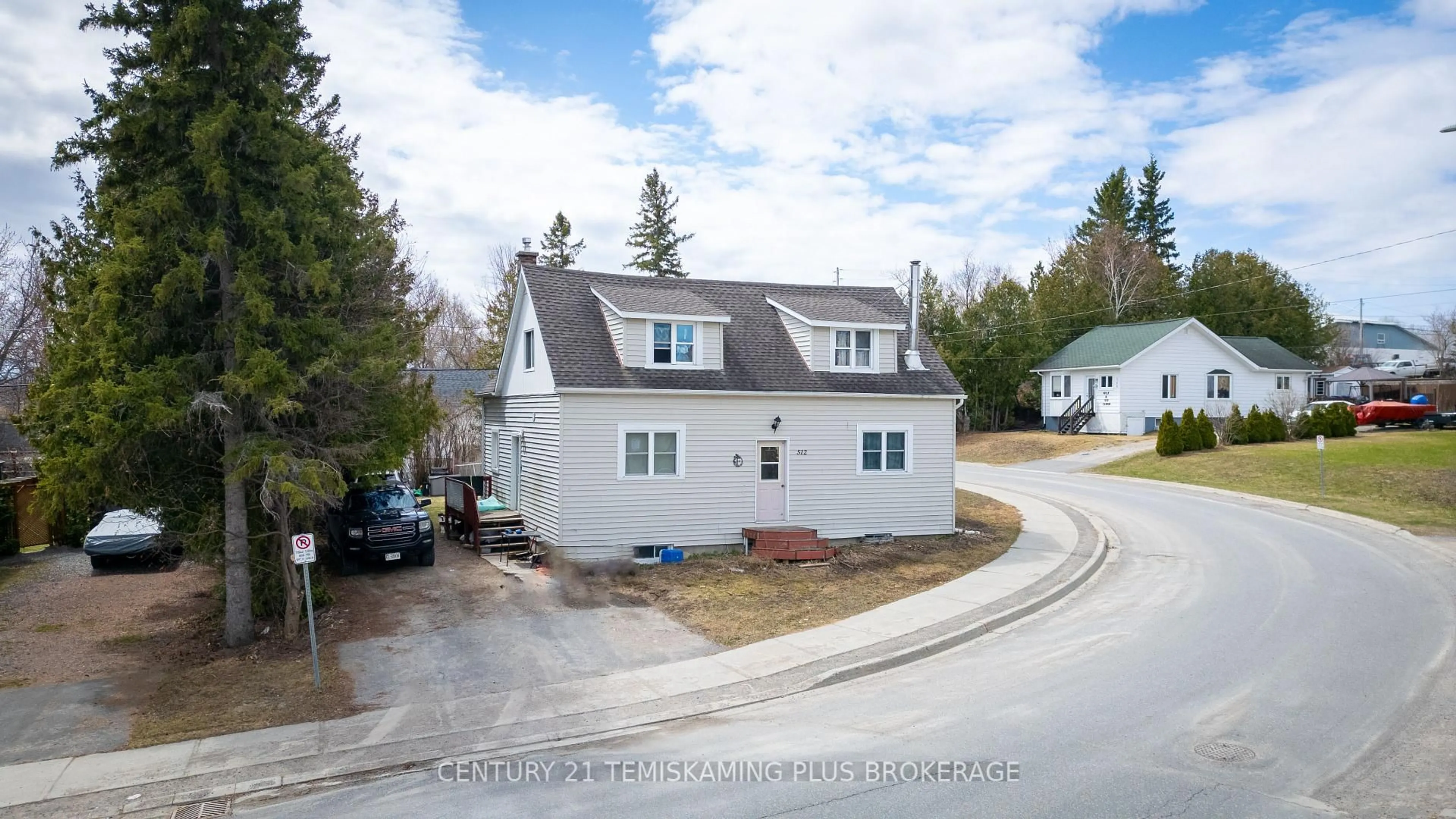 A pic from outside/outdoor area/front of a property/back of a property/a pic from drone, street for 512 Probyn St, Temiskaming Shores Ontario P0J 1K0