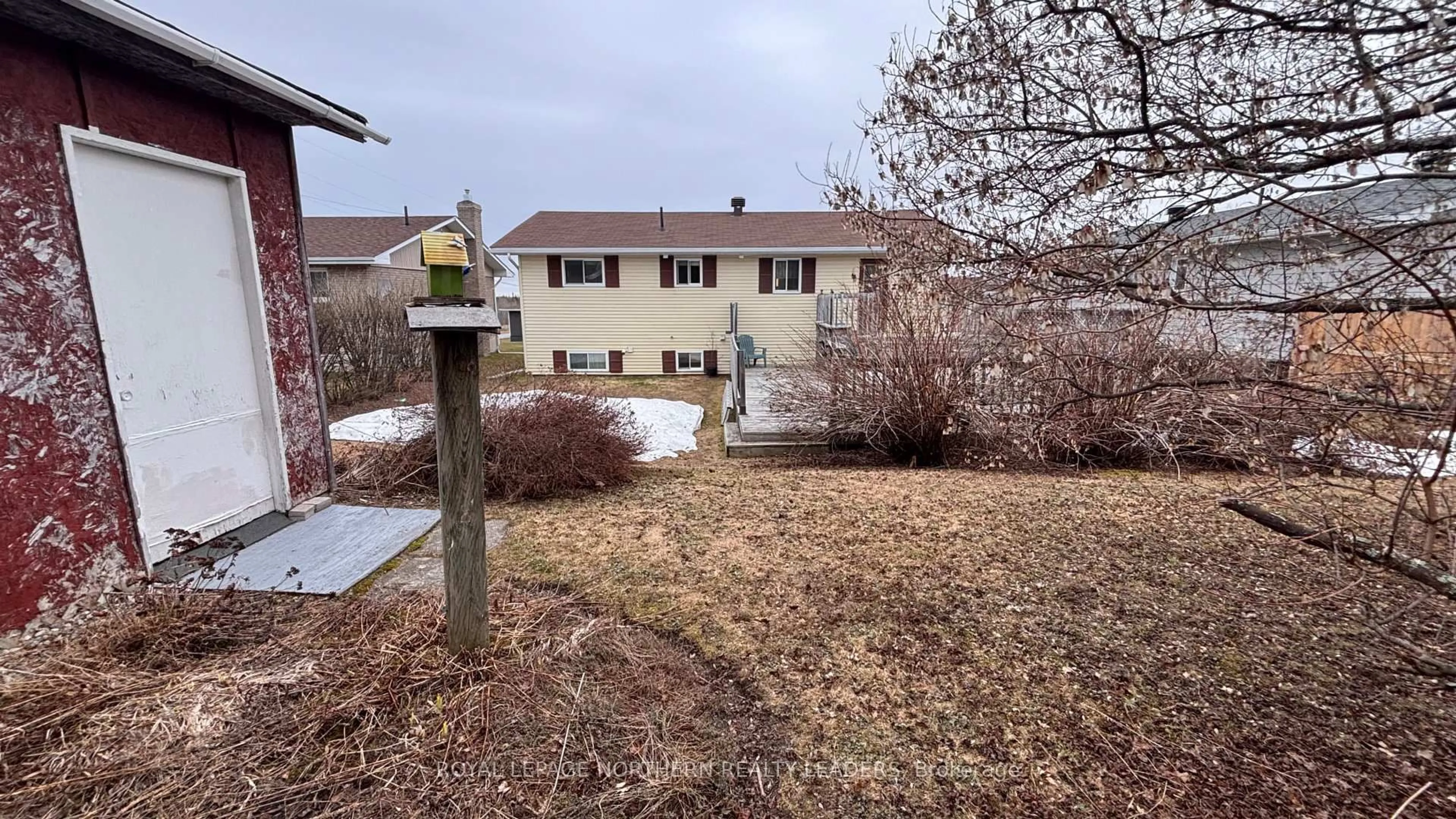 A pic from outside/outdoor area/front of a property/back of a property/a pic from drone, street for 33 Eighteenth Ave, Cochrane Ontario P0L 1C0