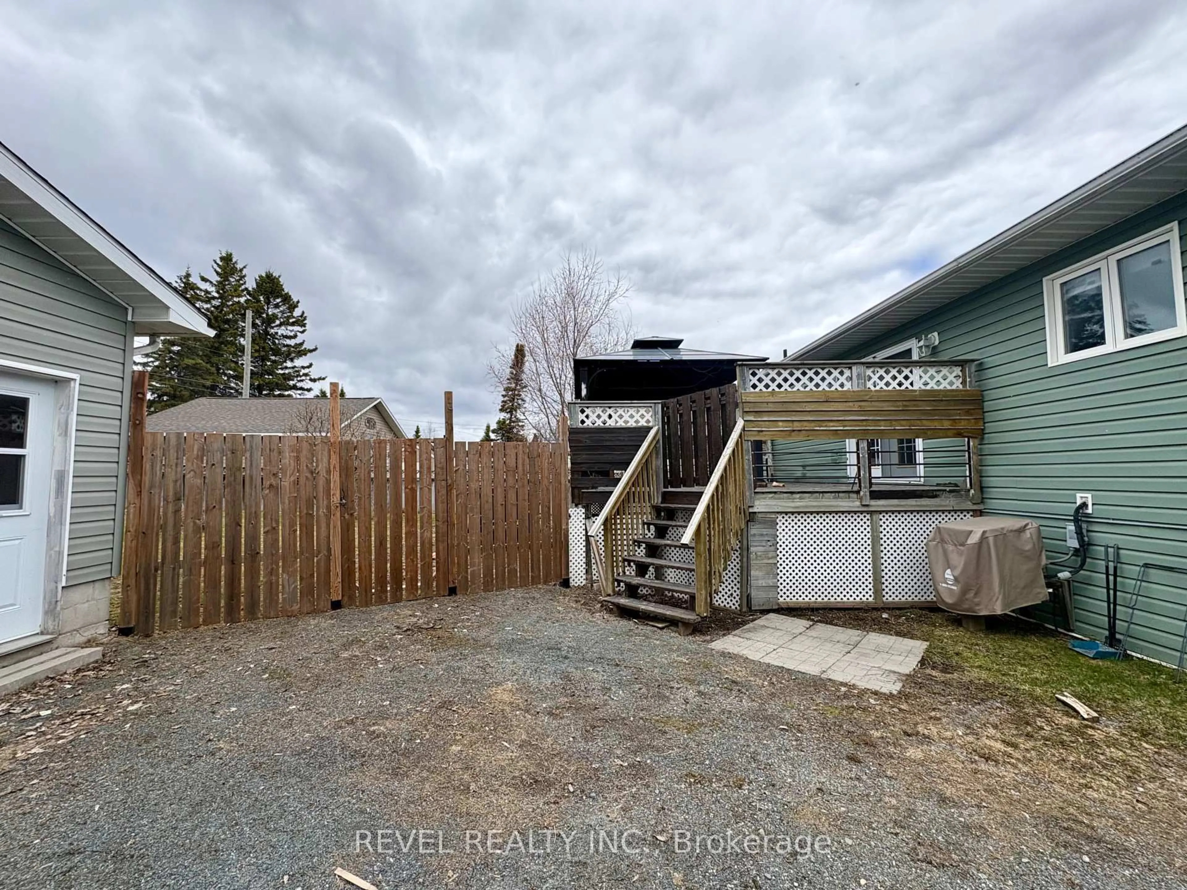 A pic from outside/outdoor area/front of a property/back of a property/a pic from drone, street for 97 Fourteenth Ave, Cochrane Ontario P0L 1C0