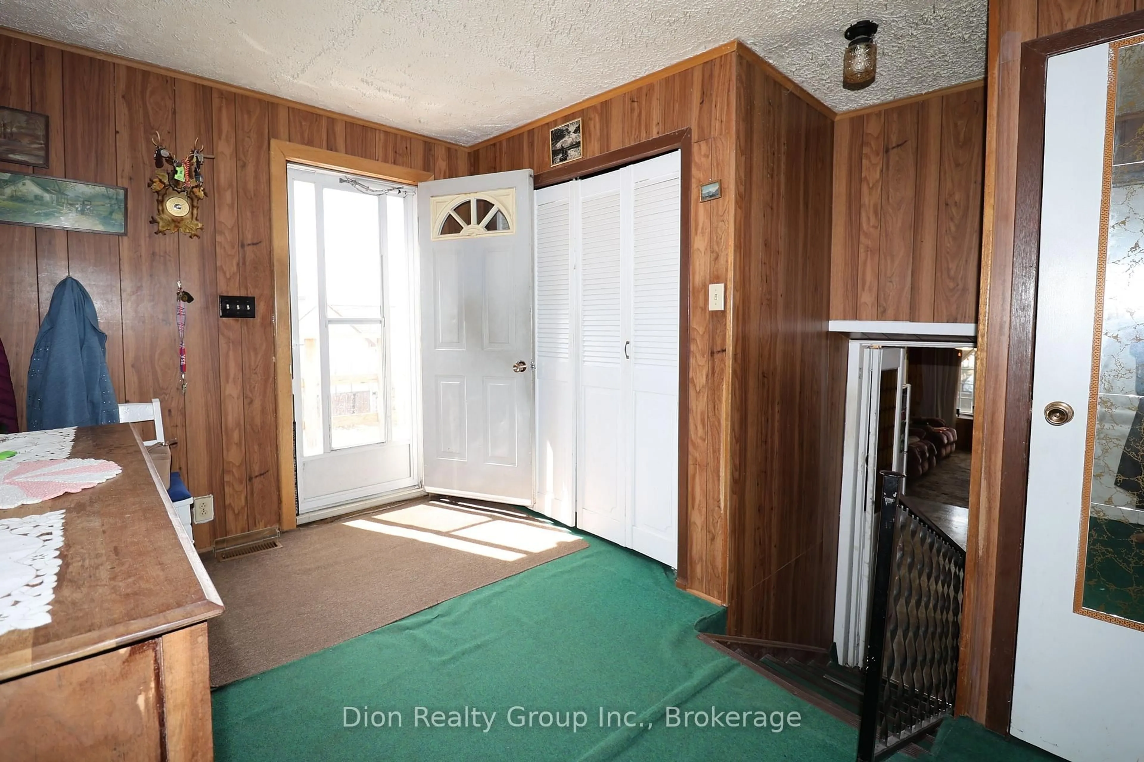 Indoor entryway for 18 Day Ave, Kirkland Lake Ontario P2N 1K4