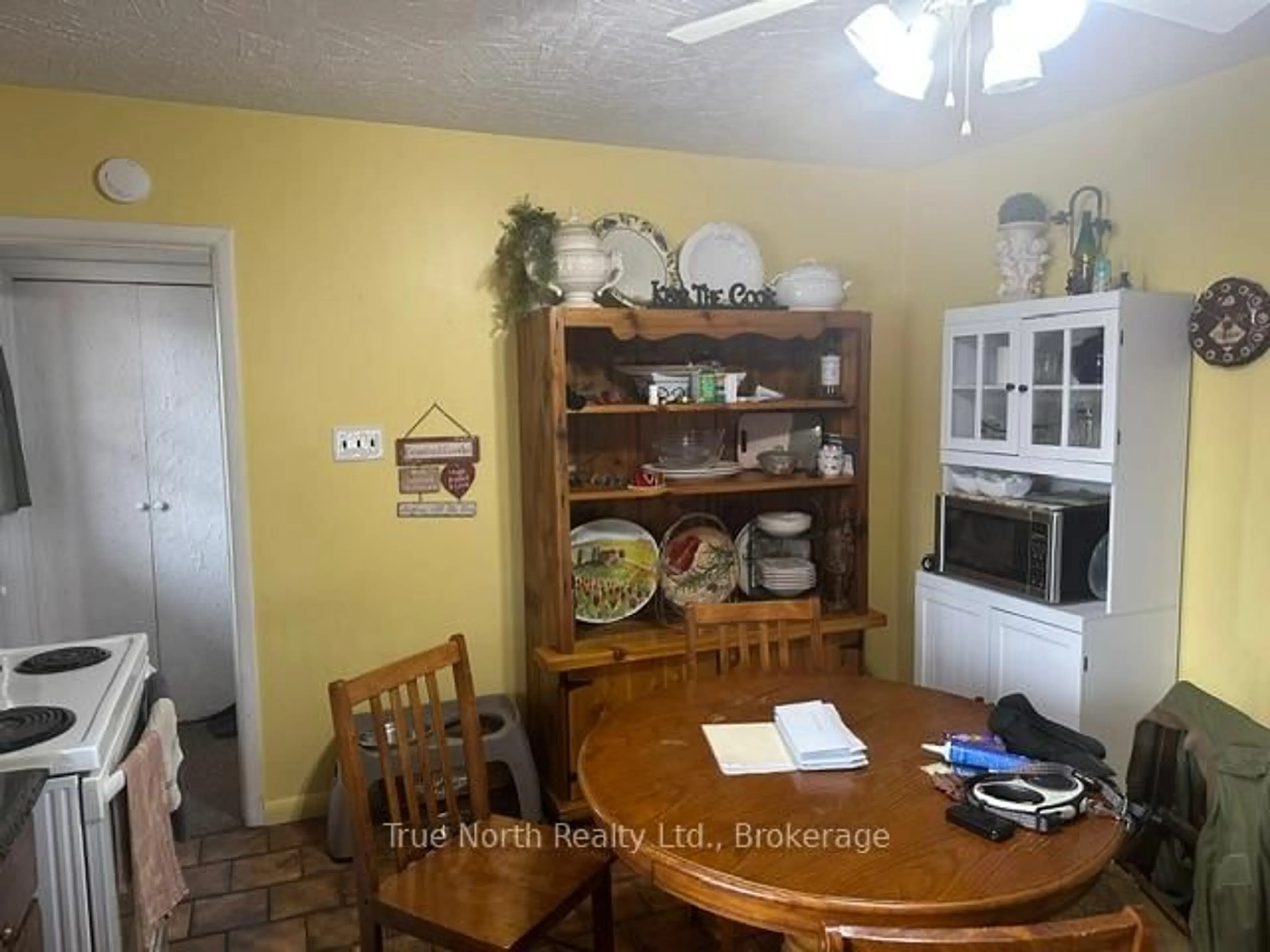 A pic of a room for 35 Ottawa St, Kapuskasing Ontario P5N 1Y6
