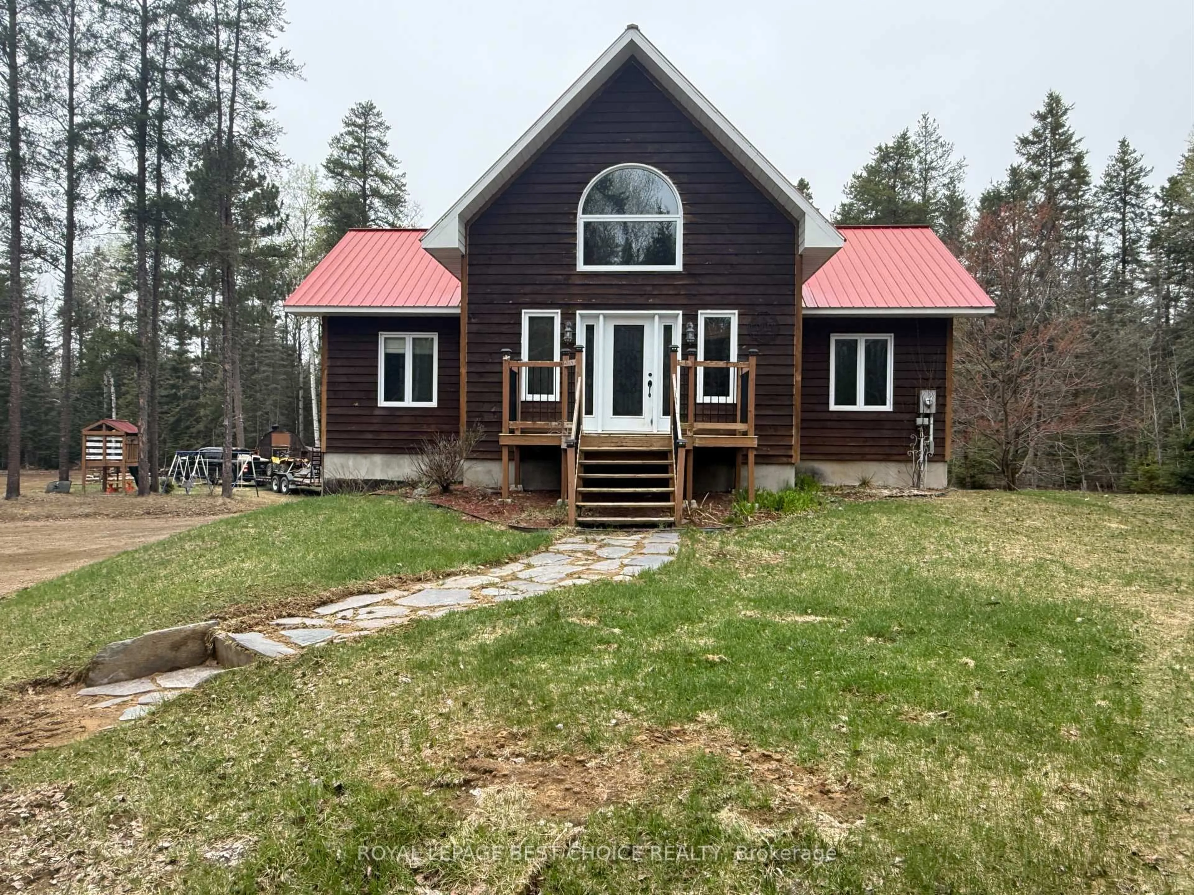A pic from outside/outdoor area/front of a property/back of a property/a pic from drone, unknown for 917940 Portage Bay Rd, Timiskaming Ontario P0J 1C0