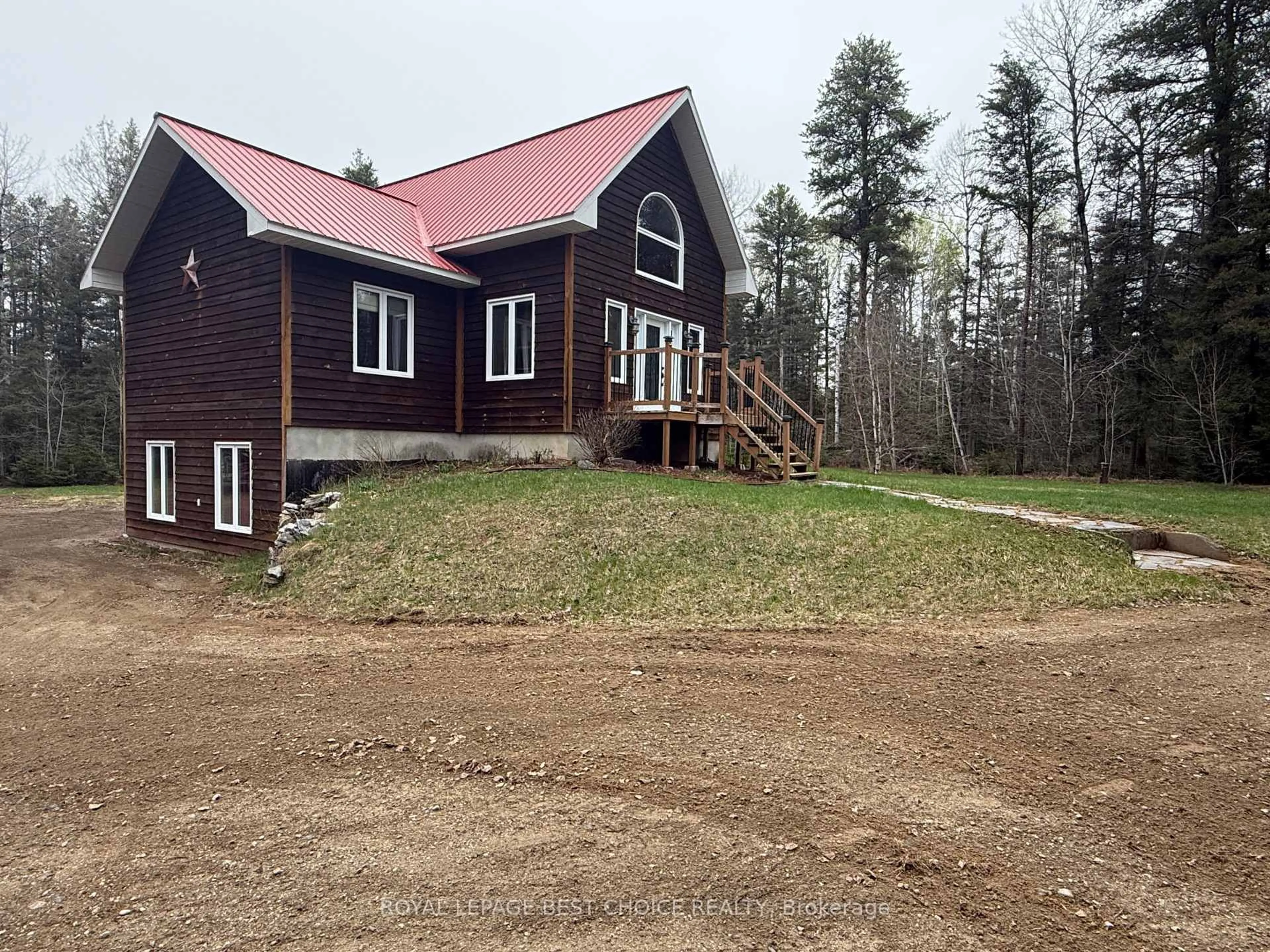 A pic from outside/outdoor area/front of a property/back of a property/a pic from drone, building for 917940 Portage Bay Rd, Timiskaming Ontario P0J 1C0