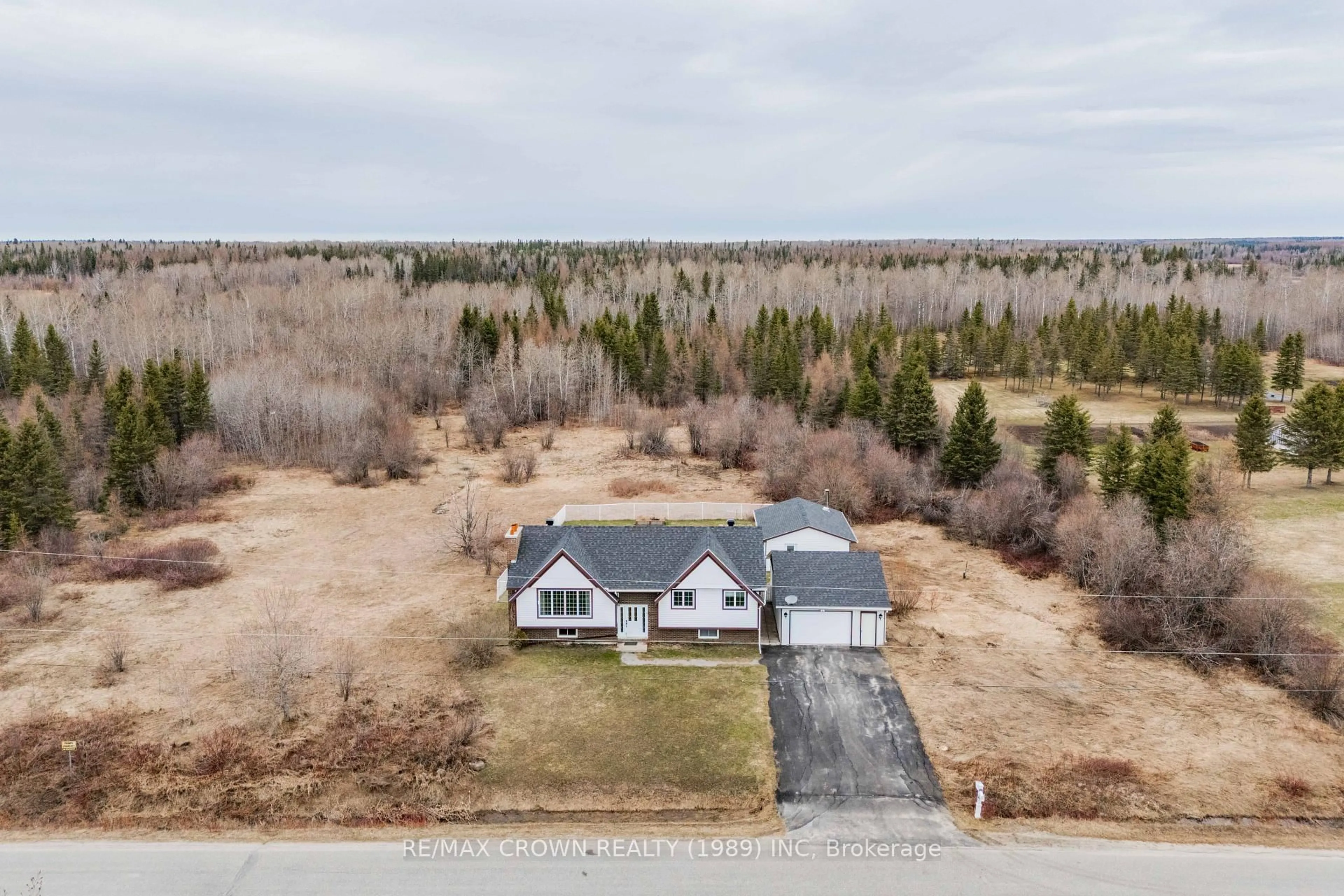 A pic from outside/outdoor area/front of a property/back of a property/a pic from drone, unknown for 296 Brunetville Rd, Kapuskasing Ontario P5N 2X7