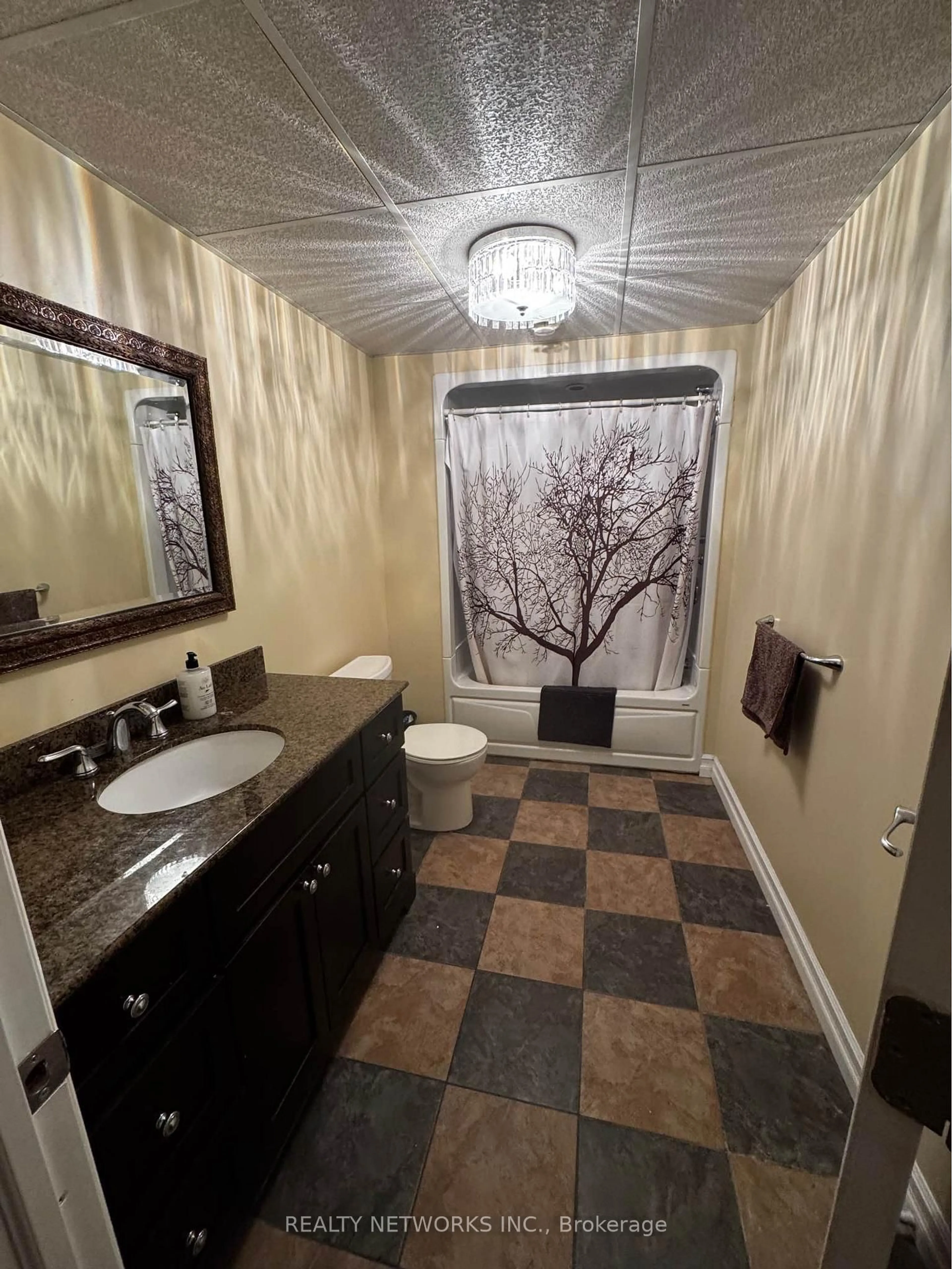 Standard bathroom, ceramic/tile floor for 75 Emerald St, Timmins Ontario P4R 1N3