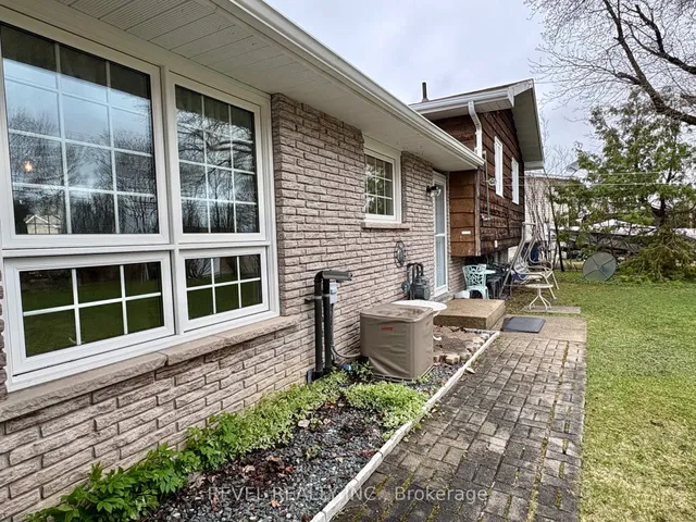 452 Eleventh Ave, Cochrane 4