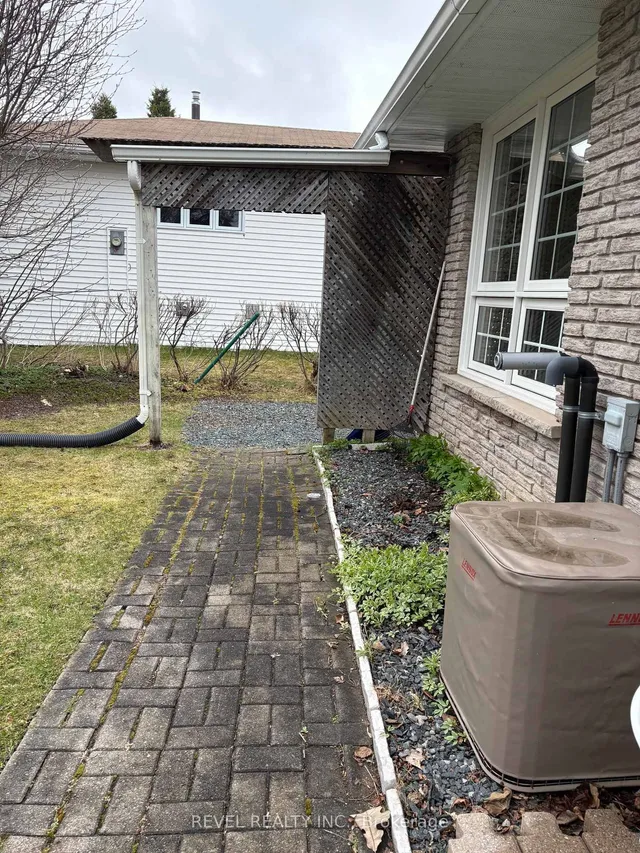 452 Eleventh Ave, Cochrane 5
