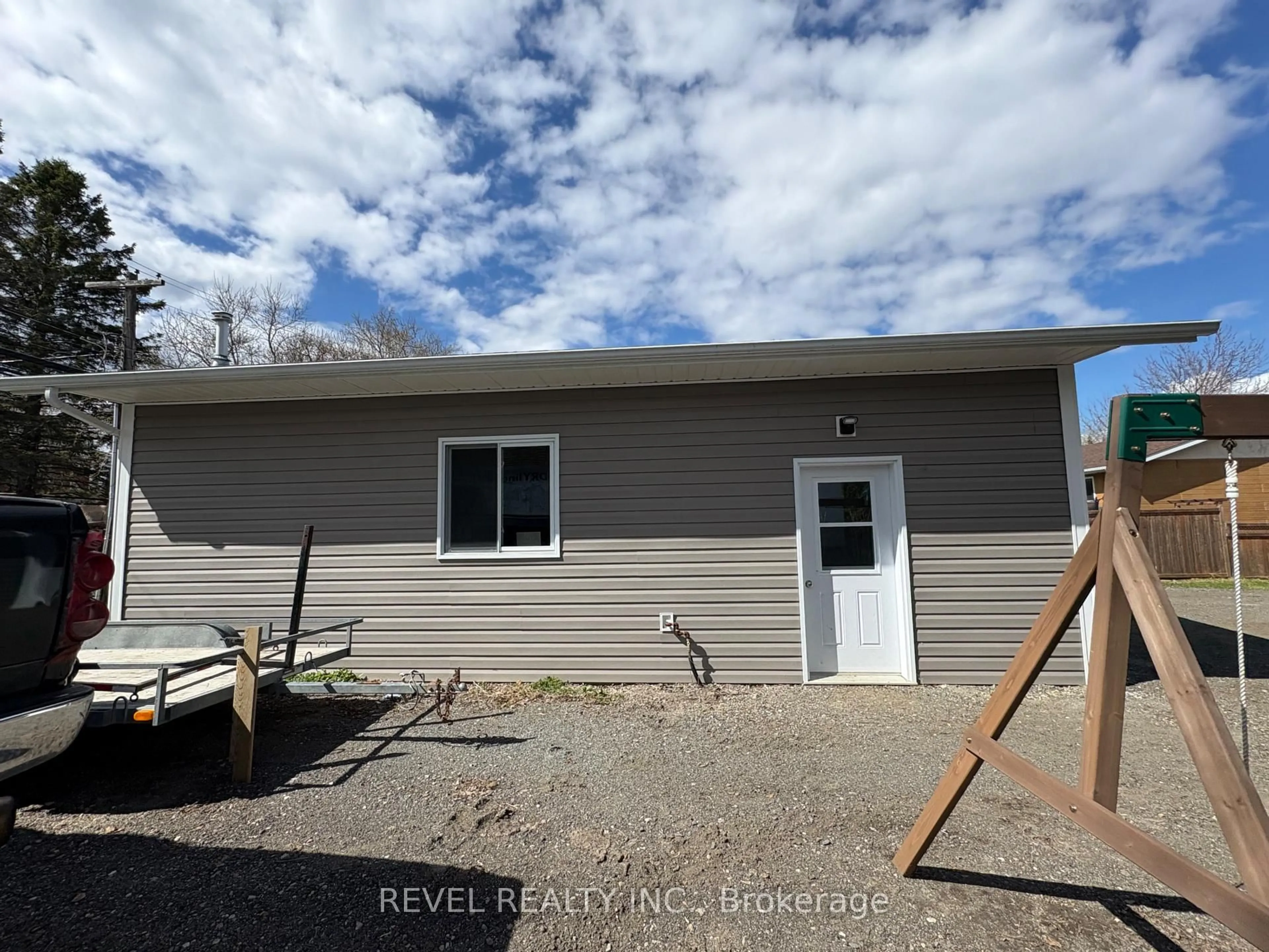 Home with vinyl exterior material, water/lake/river/ocean view for 241 Sixth Ave, Cochrane Ontario P0L 1C0