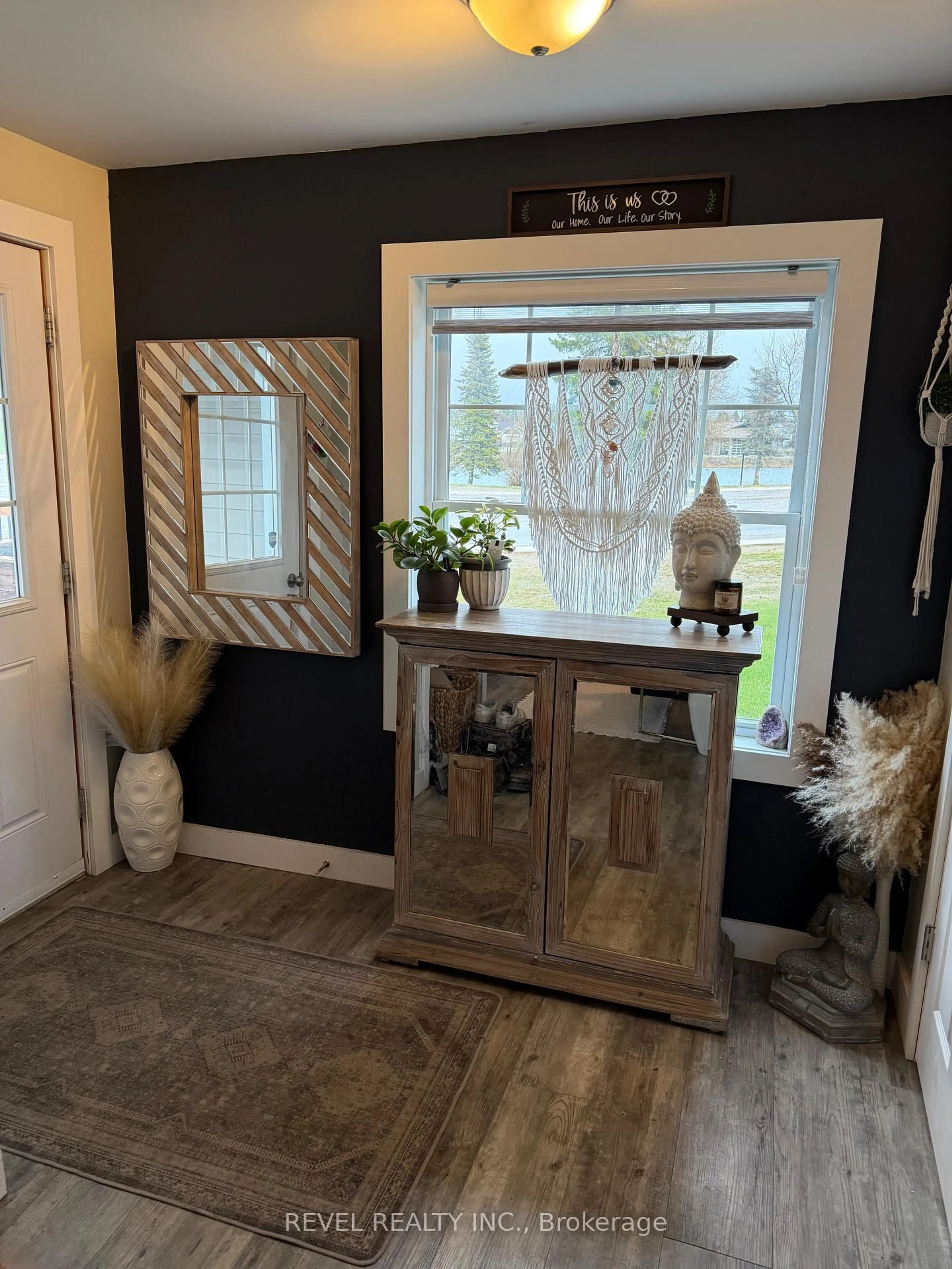 Indoor entryway for 241 Sixth Ave, Cochrane Ontario P0L 1C0