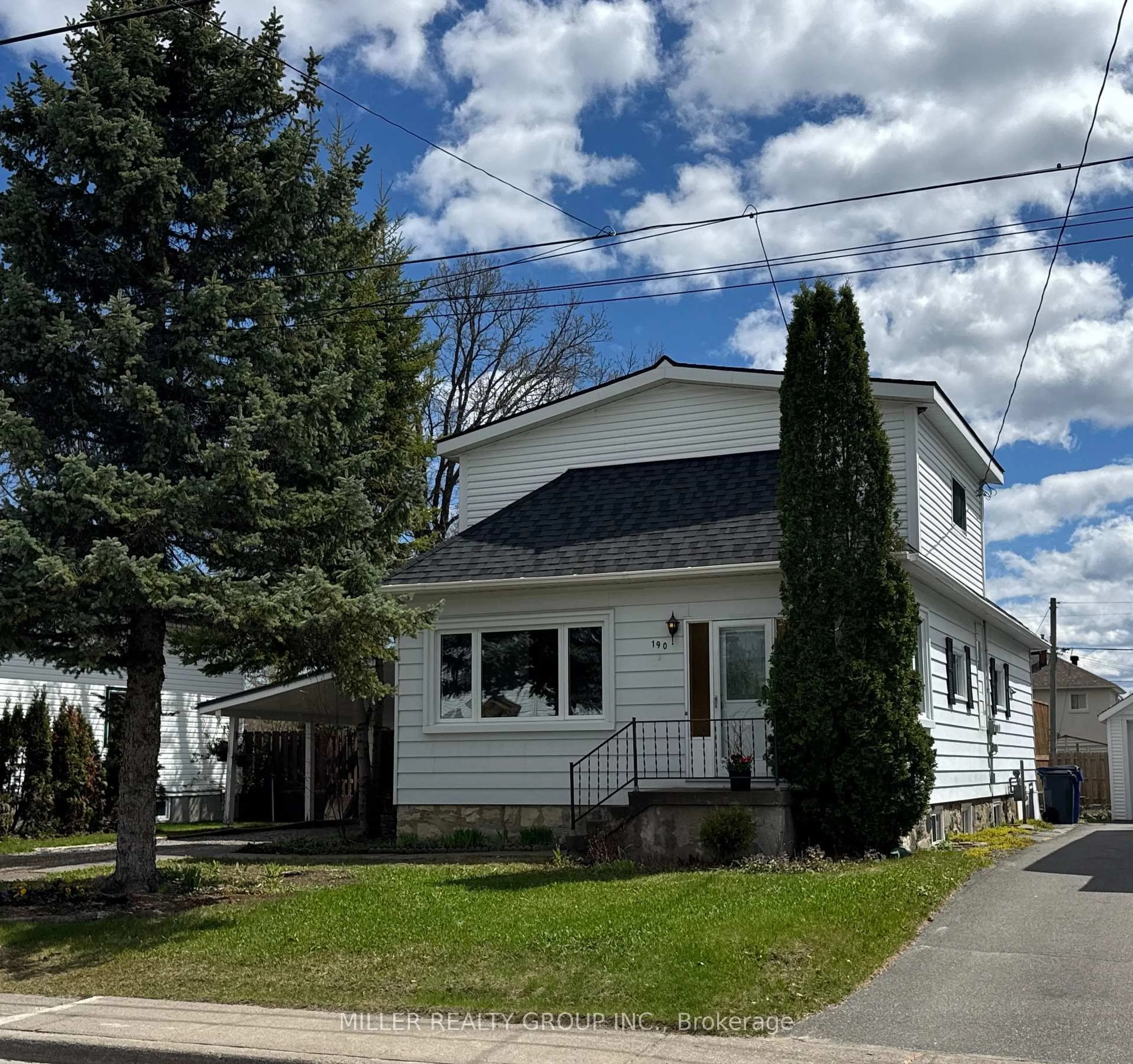 Home with vinyl exterior material, street for 190 Farah Ave, Temiskaming Shores Ontario P0J 1P0