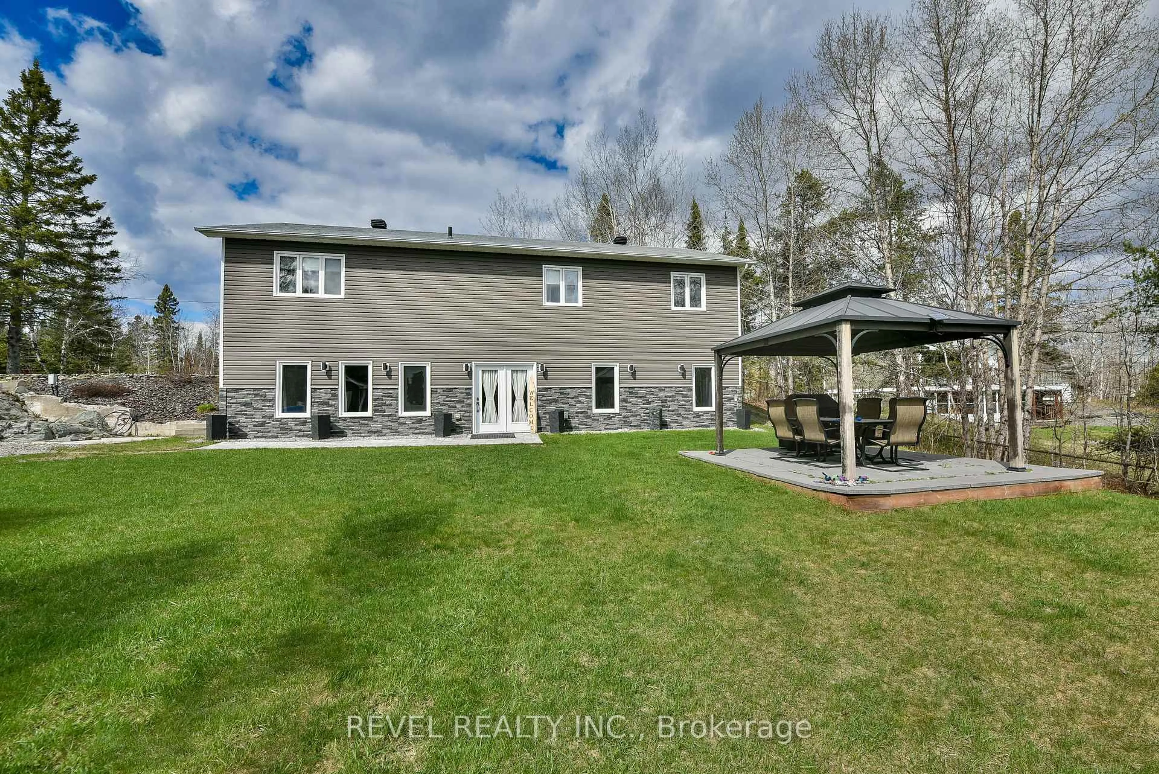 A pic from outside/outdoor area/front of a property/back of a property/a pic from drone, unknown for 1570 Gold Mine Rd, Timmins Ontario P4N 7C2
