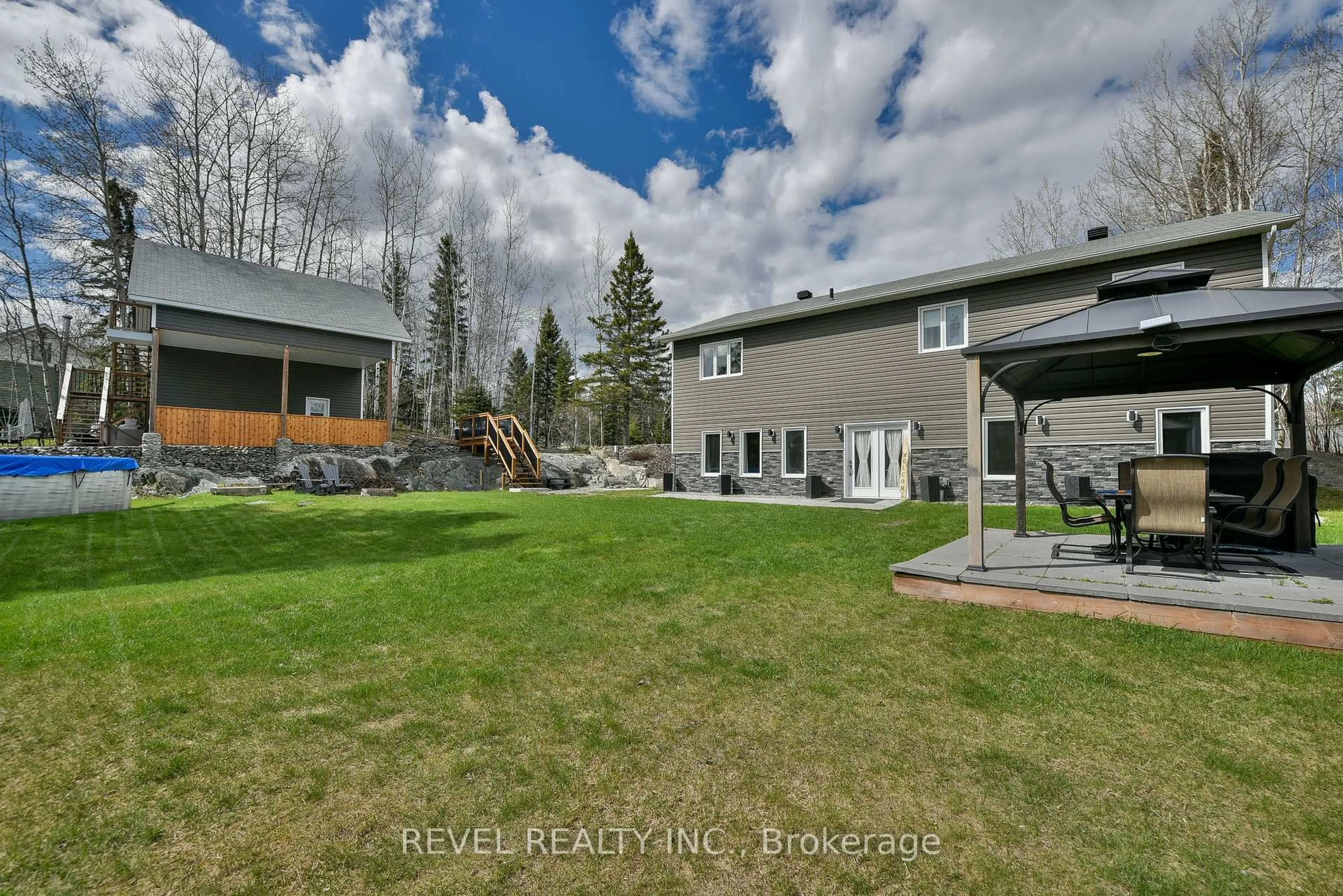 Patio, mountain view for 1570 Gold Mine Rd, Timmins Ontario P4N 7C2