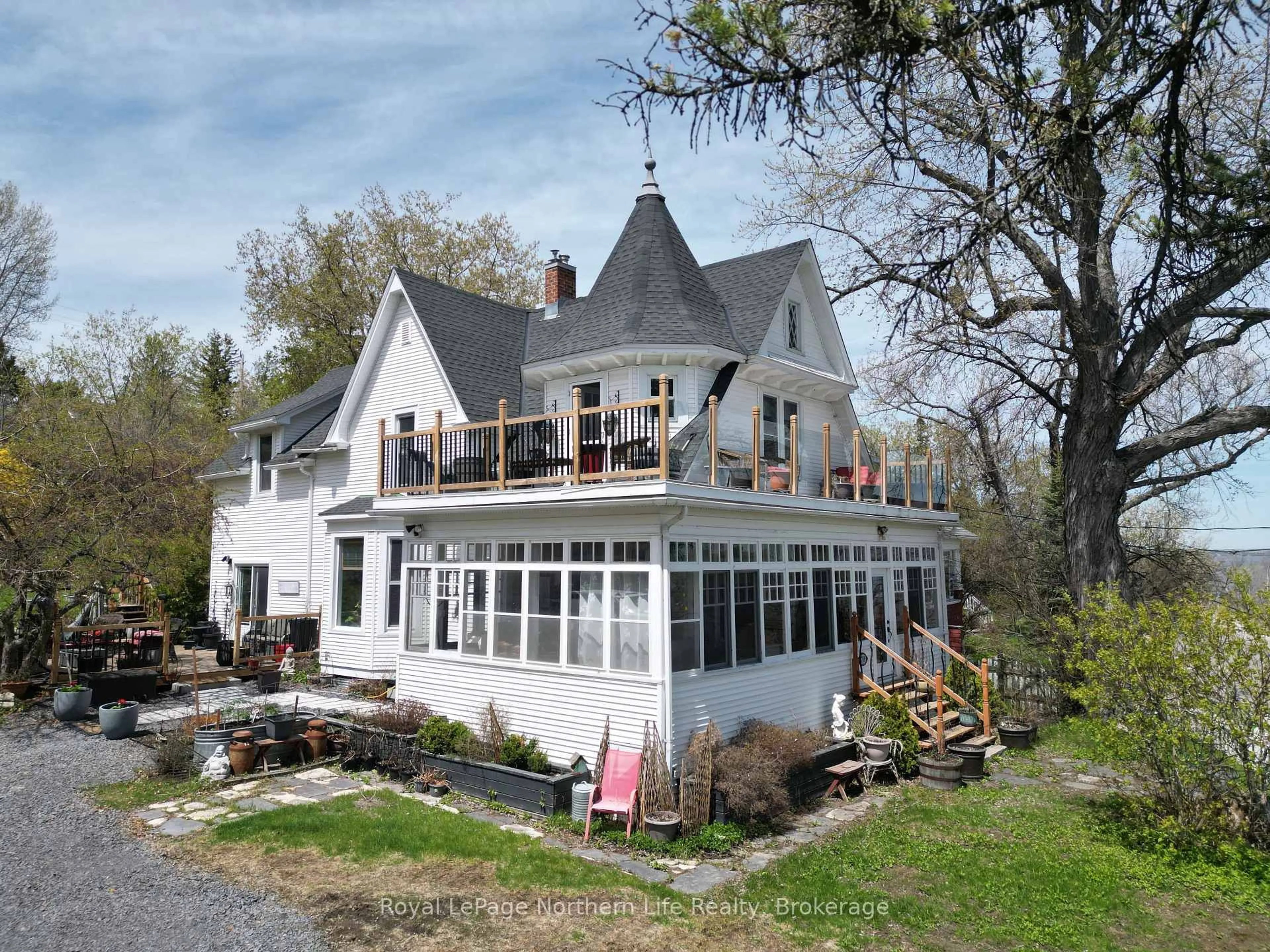 Home with vinyl exterior material, water/lake/river/ocean view for 758 Lake Shore Rd, Temiskaming Shores Ontario P0J 1K0
